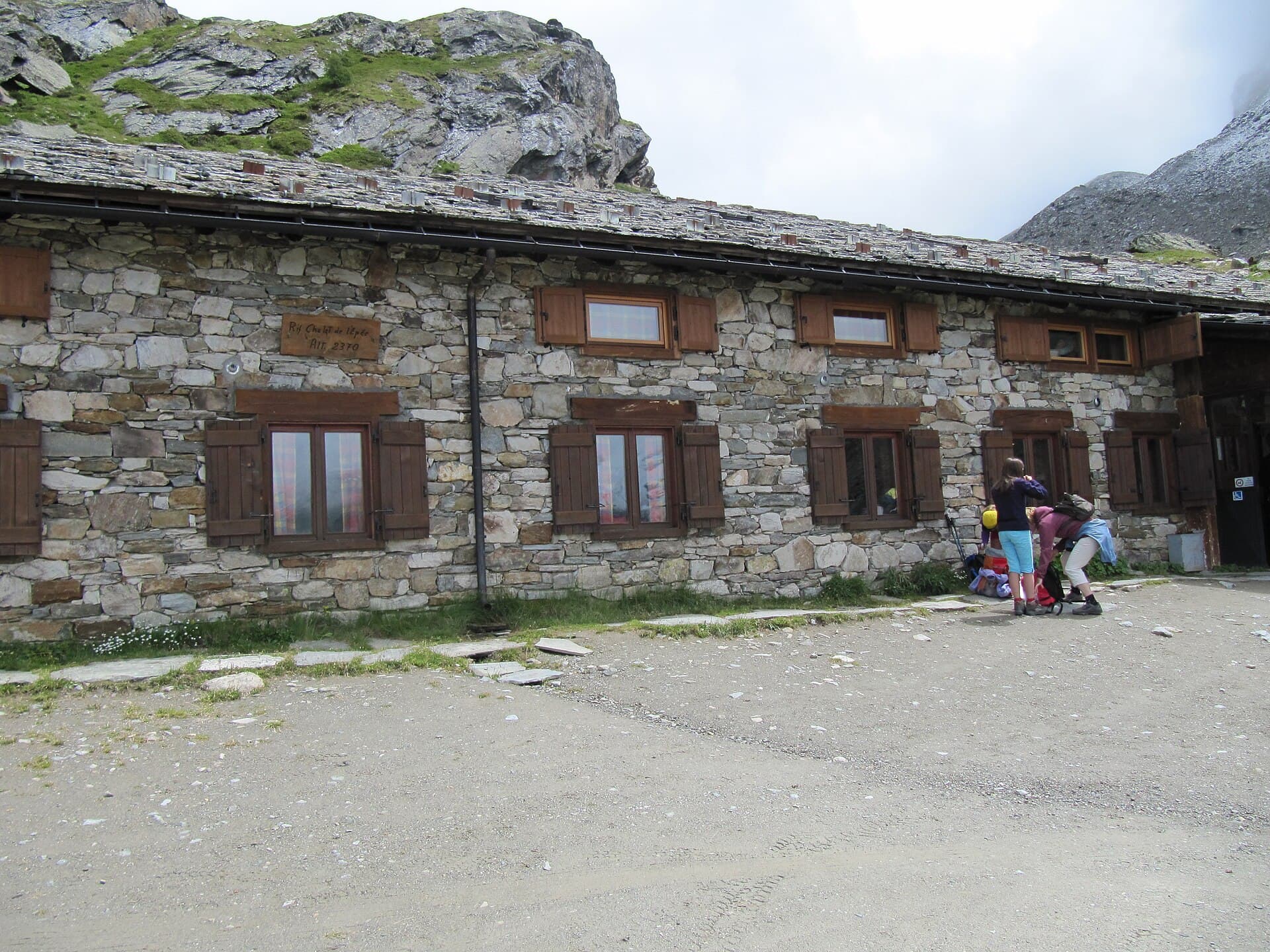Rifugio Chalet de L’Épée (via Wikimedia Commons, CC BY 3.0)