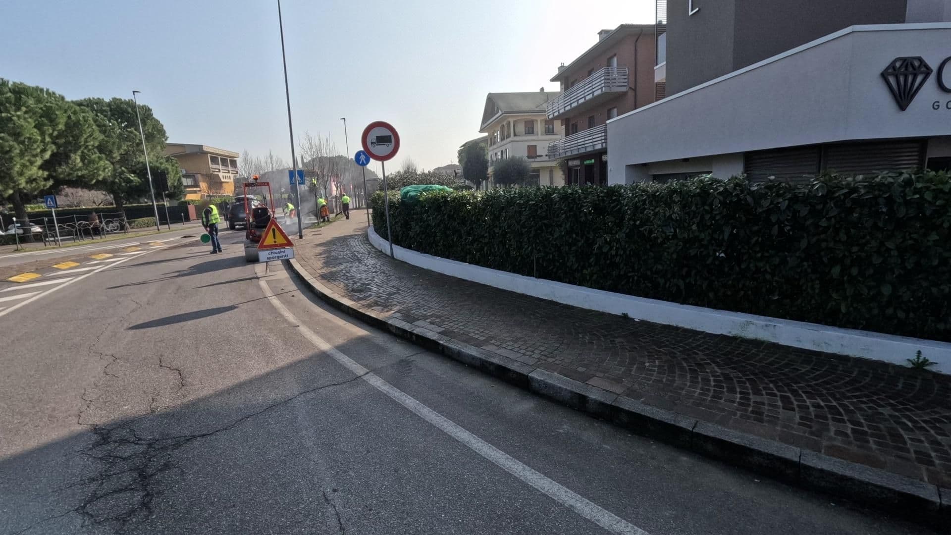 Street view near Hotel Cristal, San Martino della Battaglia — © bct (CC BY-SA · Mapillary)