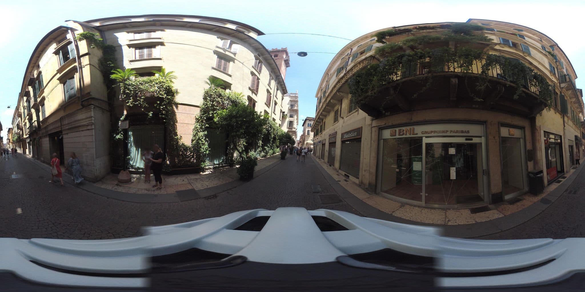 Street view near Hotel Gabbia d'Oro, Verona