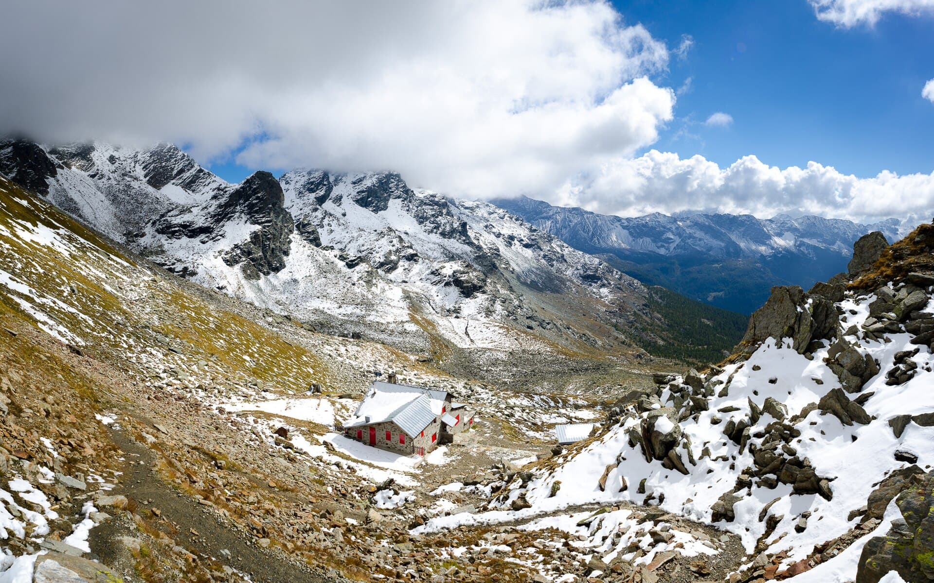 Rifugio Carate Brianza (via Wikimedia Commons, CC BY-SA 3.0)