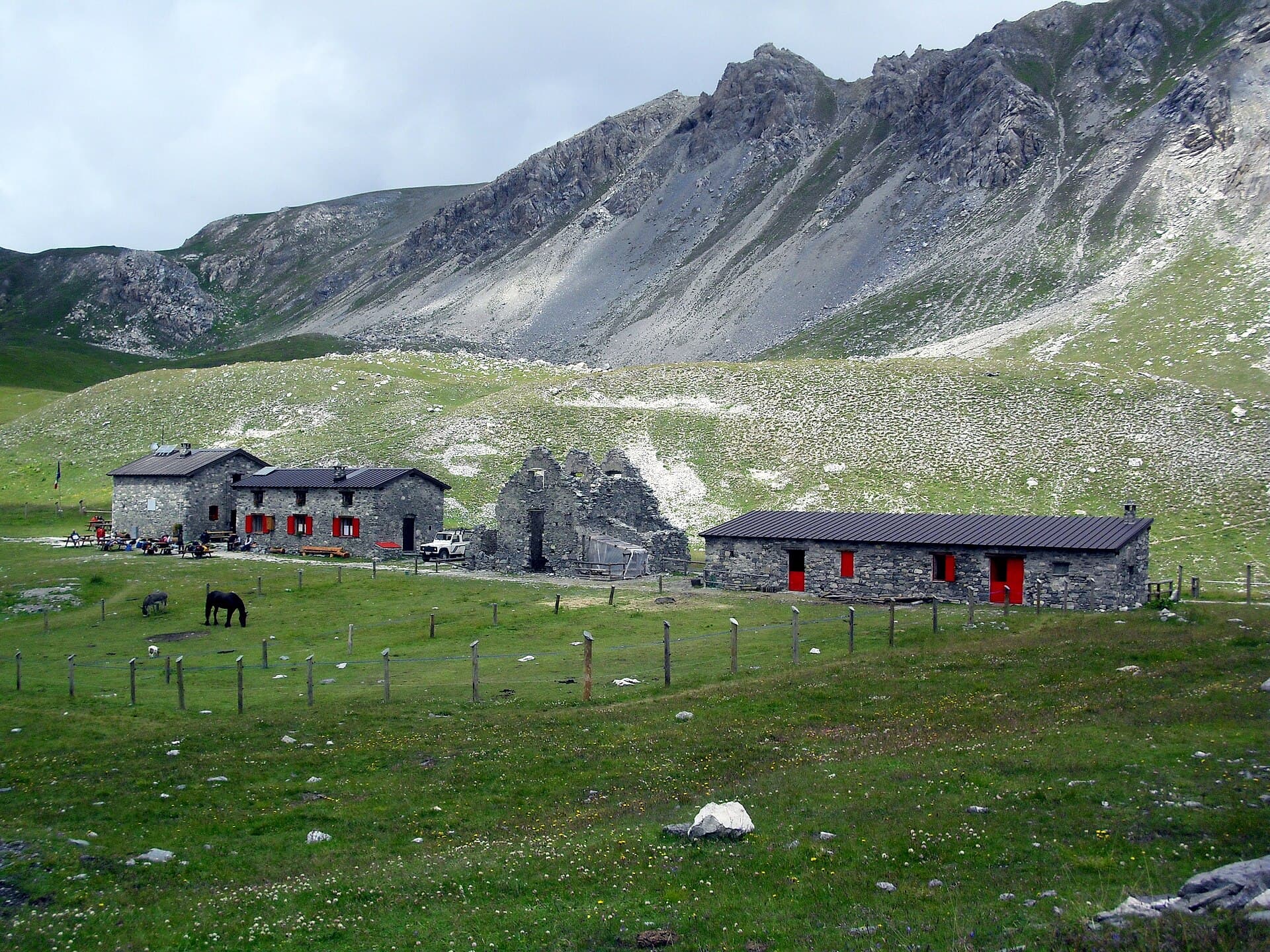 Rifugio Gardetta (via Wikimedia Commons, CC BY-SA 3.0)