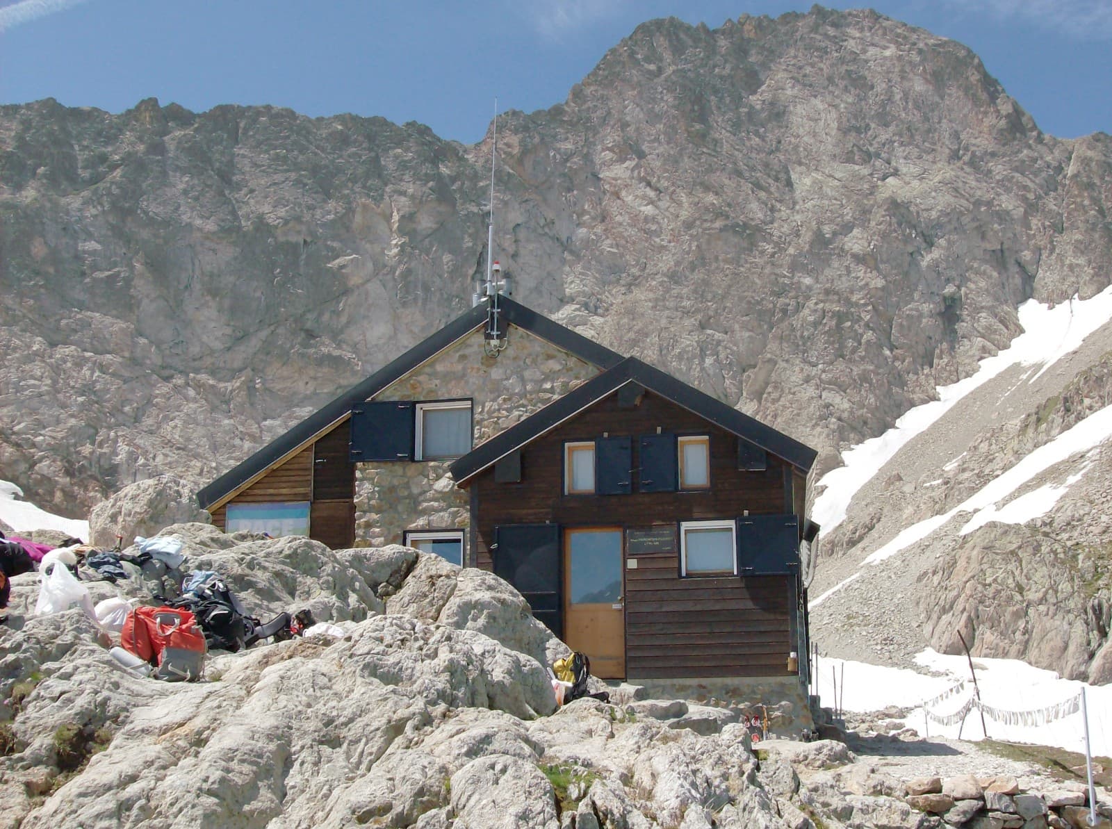Rifugio Pagarì (via Wikimedia Commons, CC BY 3.0)