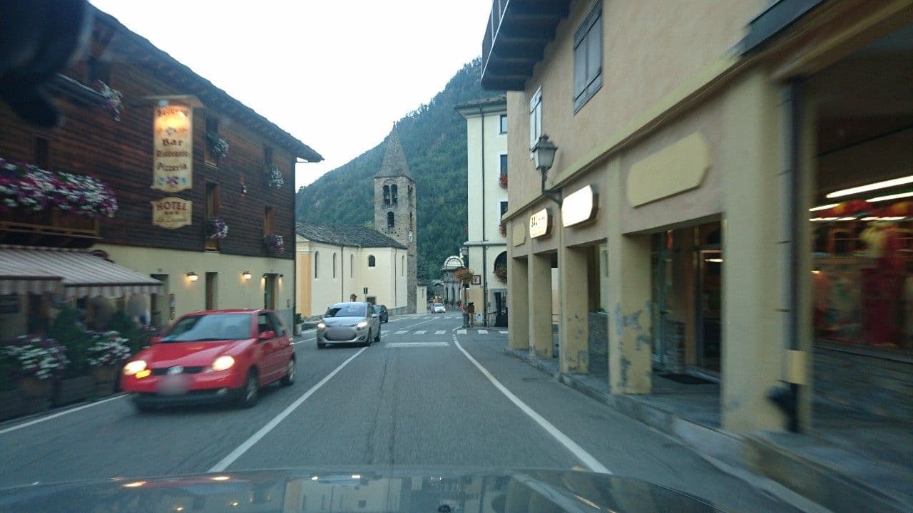 Street view near Locanda Bellevue, Courmayeur — © voschix (CC BY-SA · Mapillary)