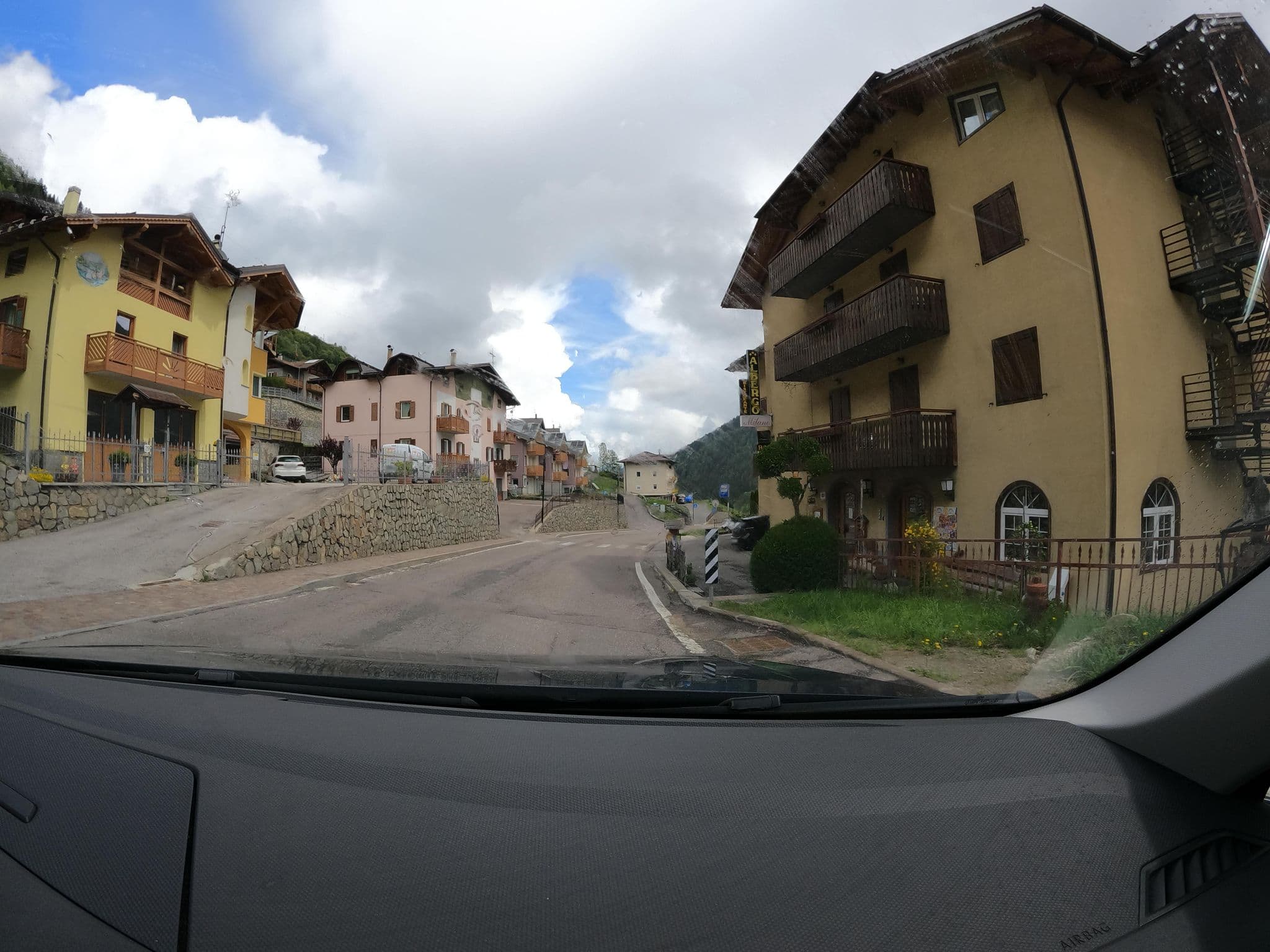 Street view near Albergo Milano, Fraviano — © borovac (CC BY-SA · Mapillary)