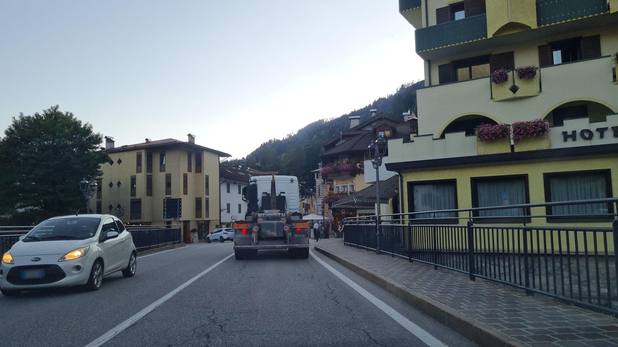 Street view near Hotel Mirabello, Transacqua — © laniuscollurio (CC BY-SA · Mapillary)