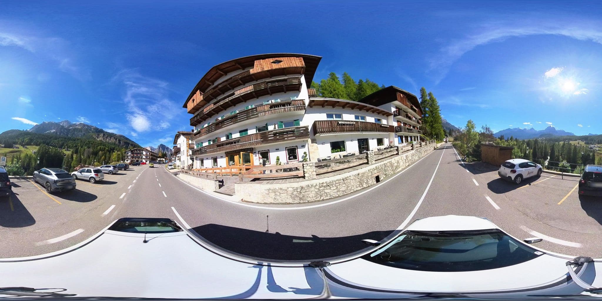 Street view near Hotel des Alpes, Cortina d'Ampezzo — © osmplus_org (CC BY-SA · Mapillary)