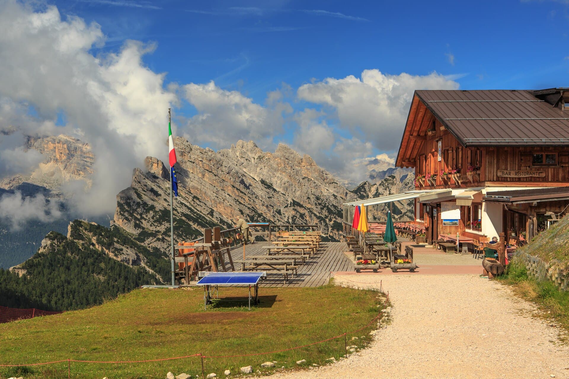 Rifugio Son Forca (via Wikimedia Commons, CC BY-SA 2.0)