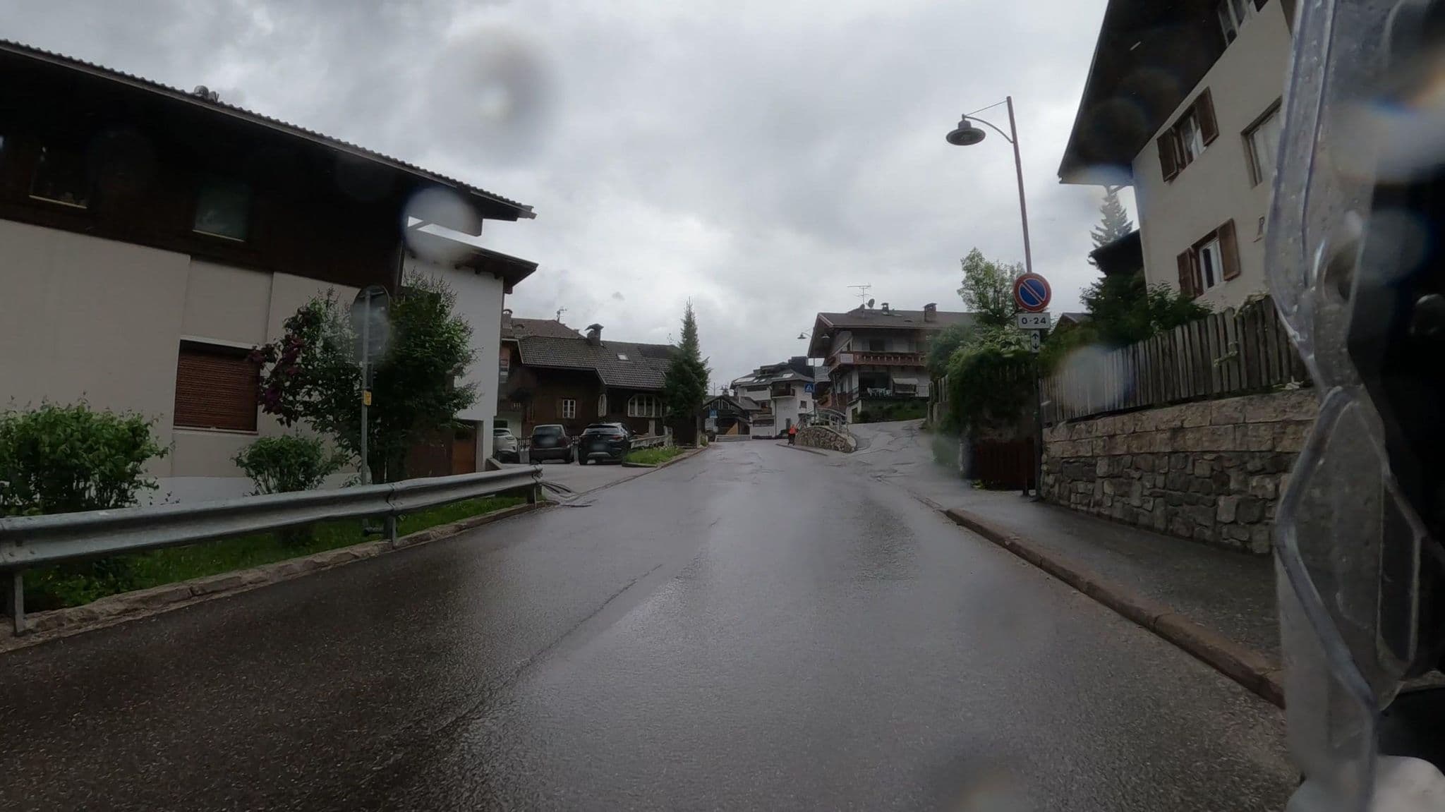 Street view near Rönes, La Valle - Wengen