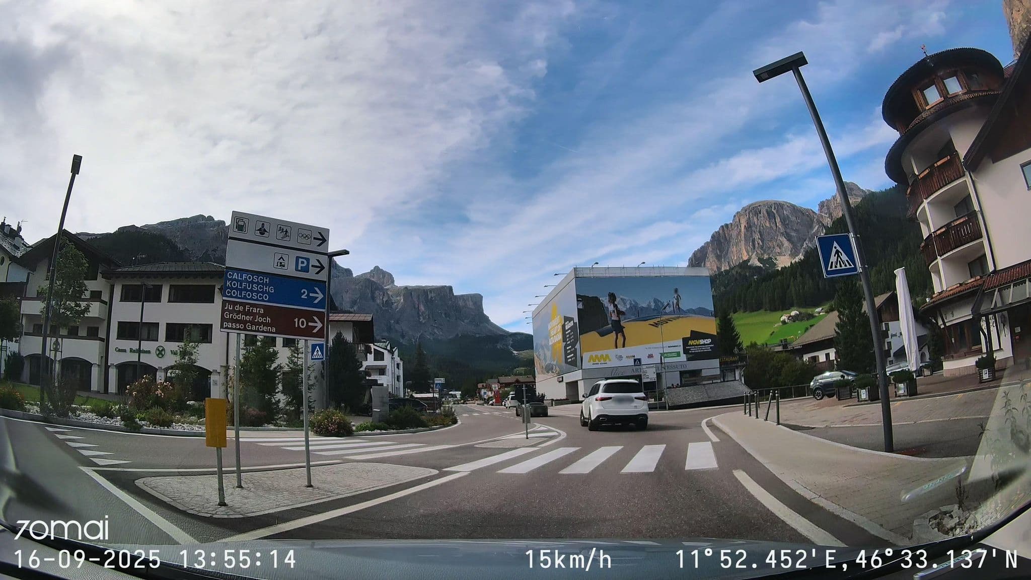 Street view near Hotel Tablé, Selva
