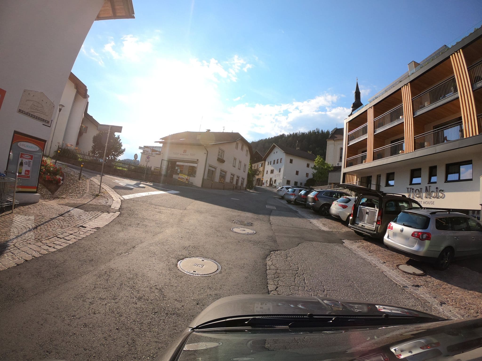 Street view near Viel Nois, Funes - Villnoess — © asturksever (CC BY-SA · Mapillary)