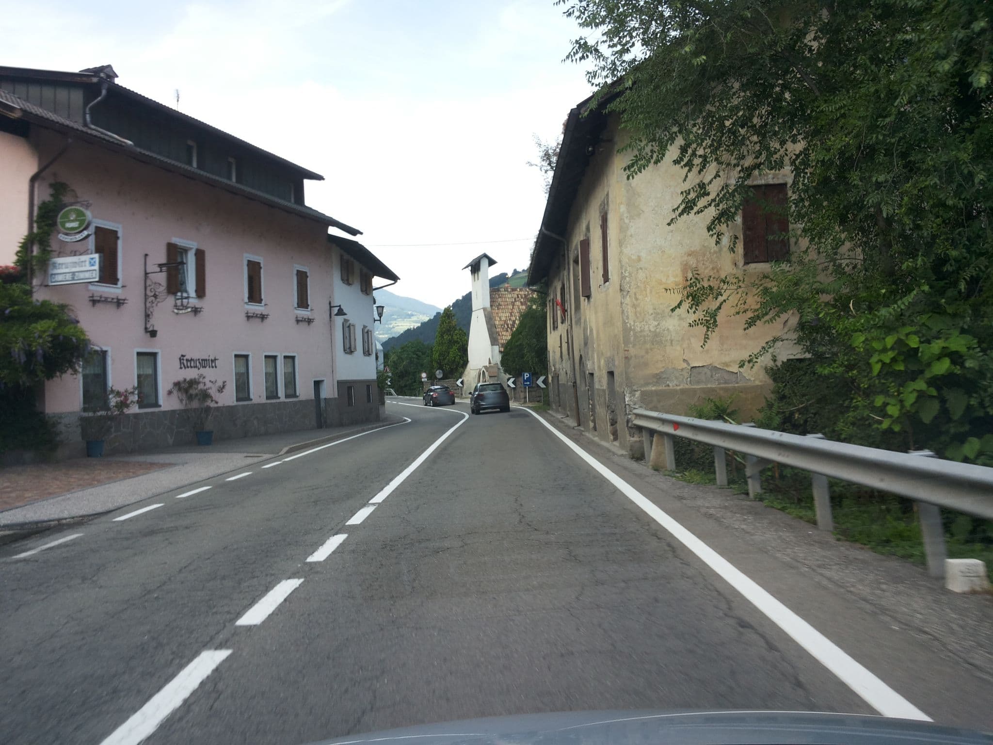 Street view near Goldenes Kreuz - Croce d'Oro, Barbiano - Barbian — © musuruan (CC BY-SA · Mapillary)
