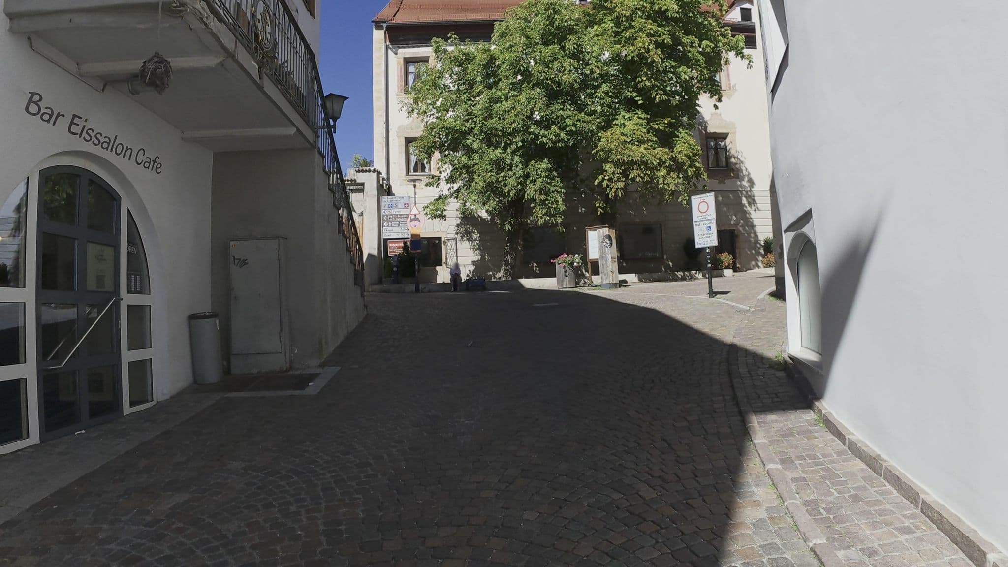 Street view near Hotel Grauer Bär - Albergo Orso Grigio, Malles Venosta — © Guzzi_Franze (CC BY-SA · Mapillary)