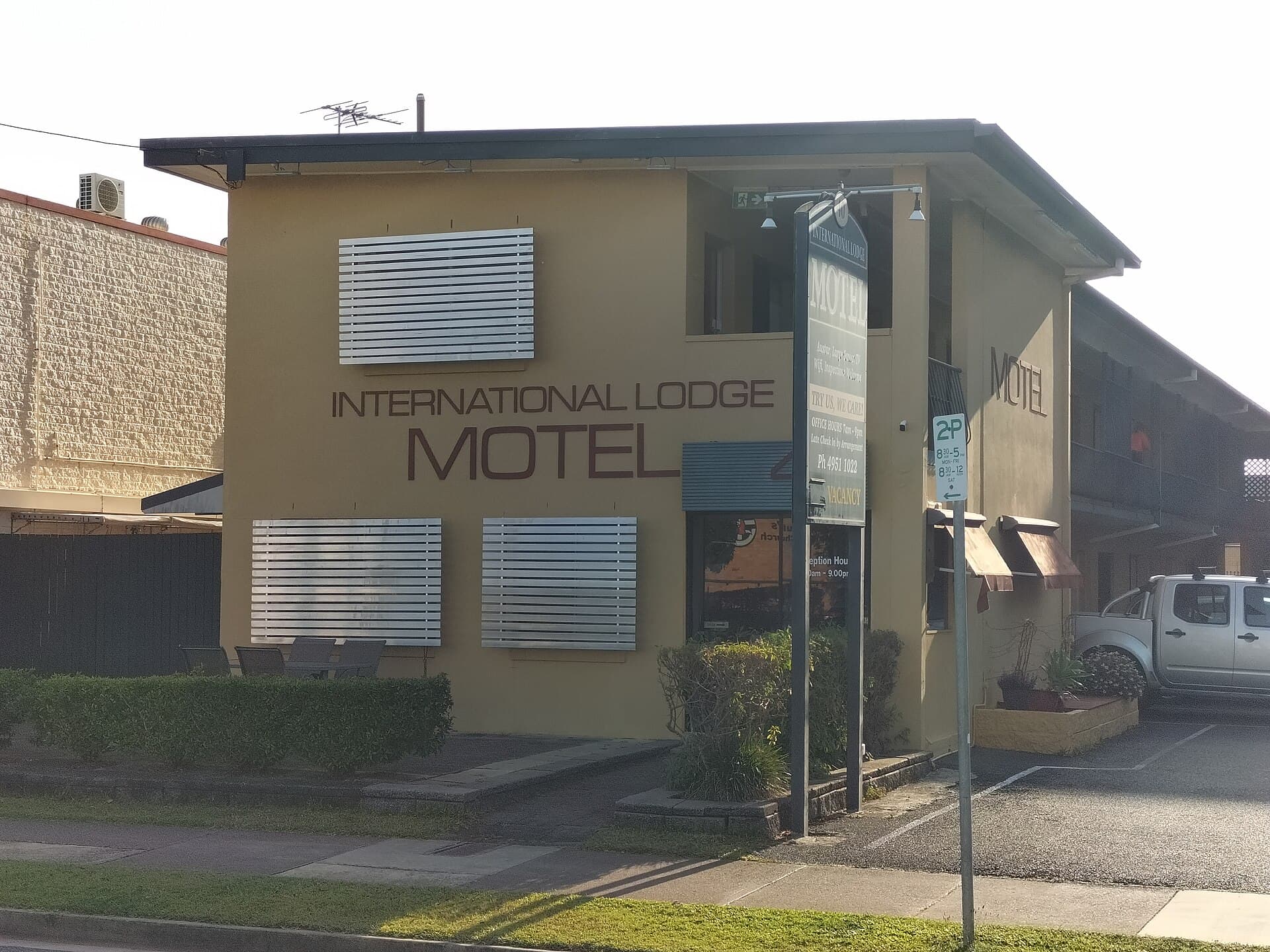 International Lodge Motel (via Wikimedia Commons, CC BY-SA 3.0)