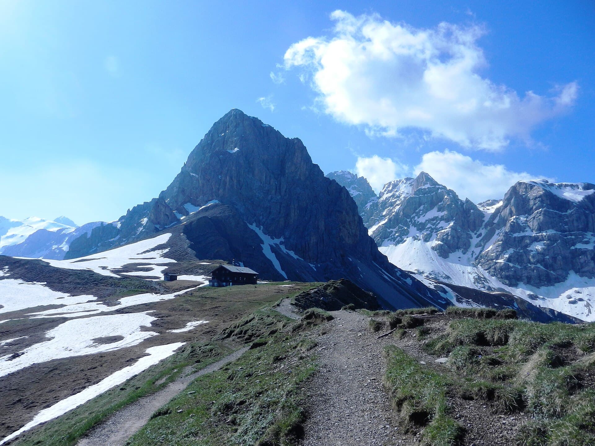 Rifugio Passo di San Nicolo (via Wikimedia Commons, CC BY 3.0)