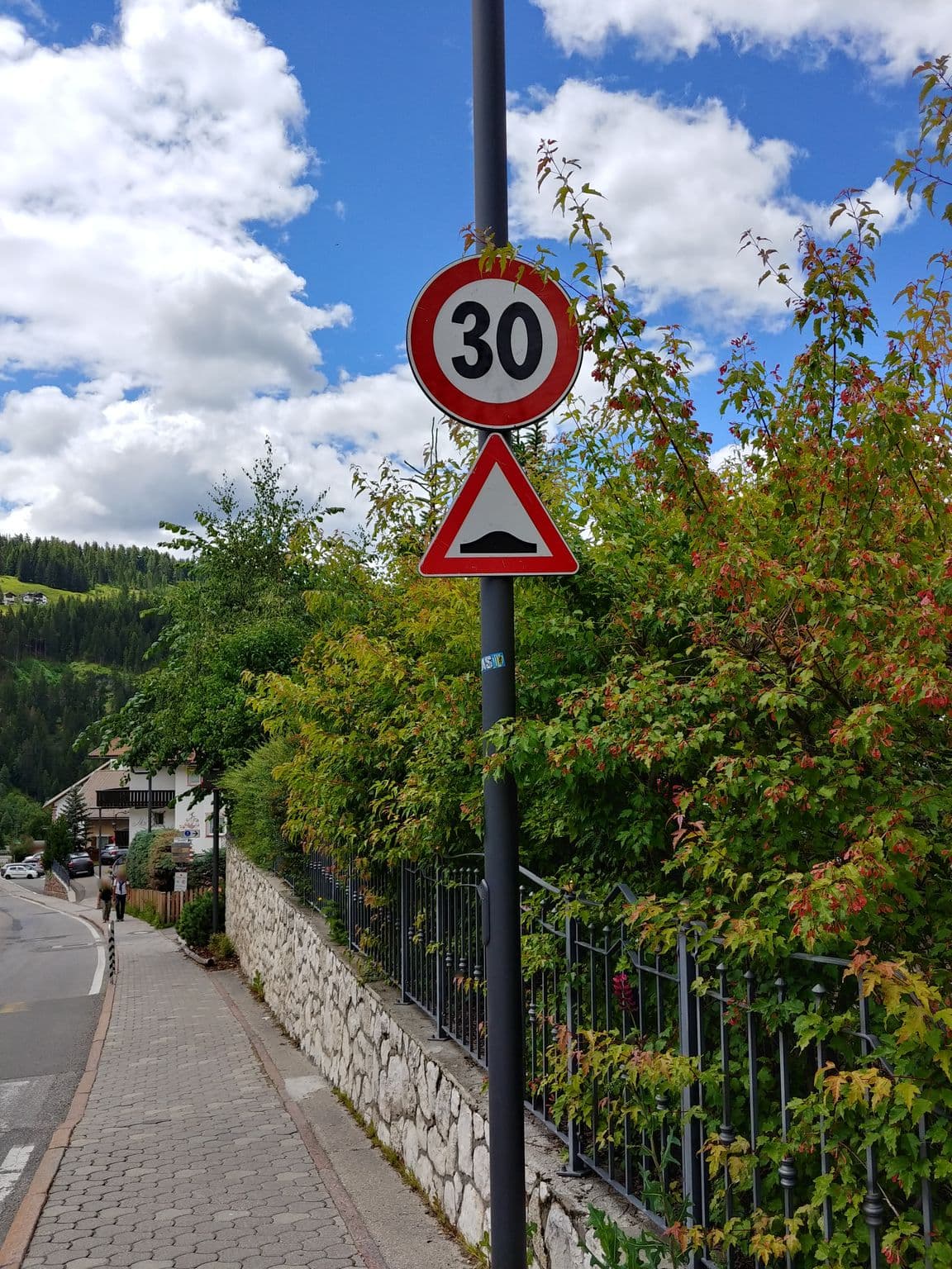 Street view near Villa Mastlé, Santa Cristina Valgardena — © highlander (CC BY-SA · Mapillary)