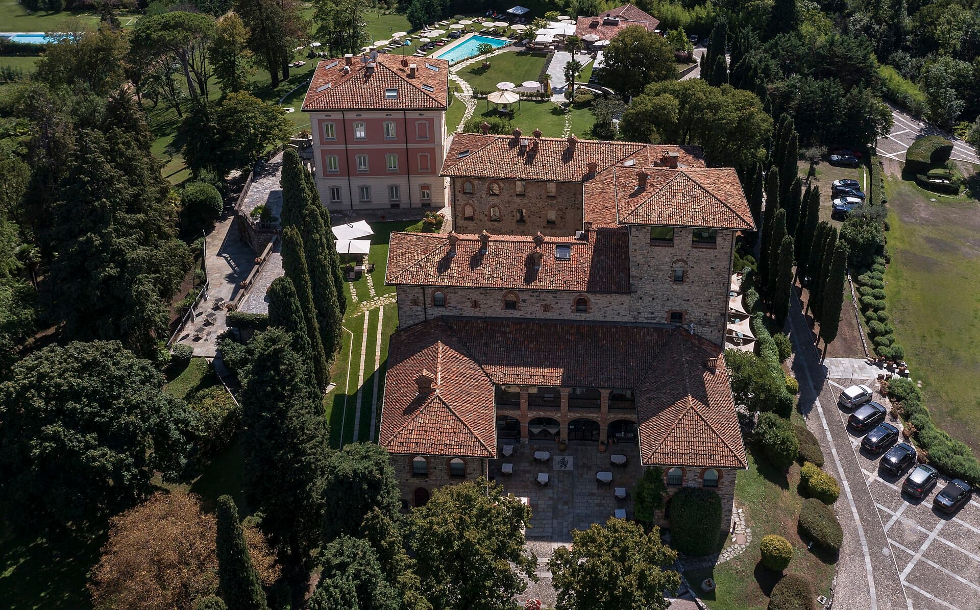 Castello di Casiglio (via Wikimedia Commons, CC BY-SA 4.0)