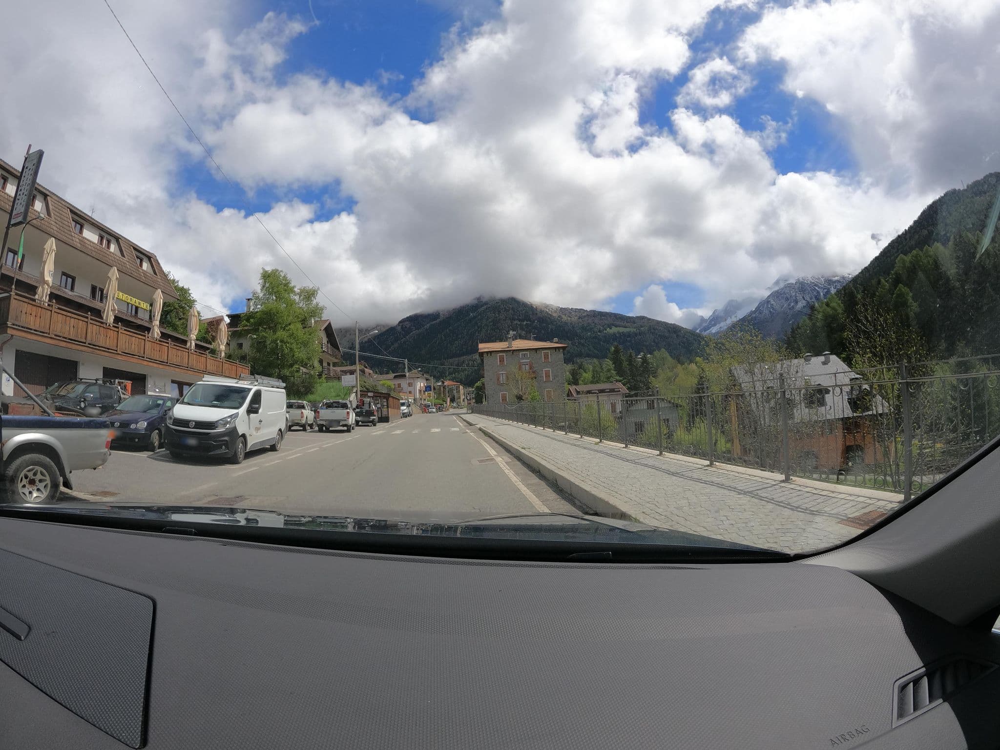 Street view near Al Maniero, Ponte di Legno — © borovac (CC BY-SA · Mapillary)