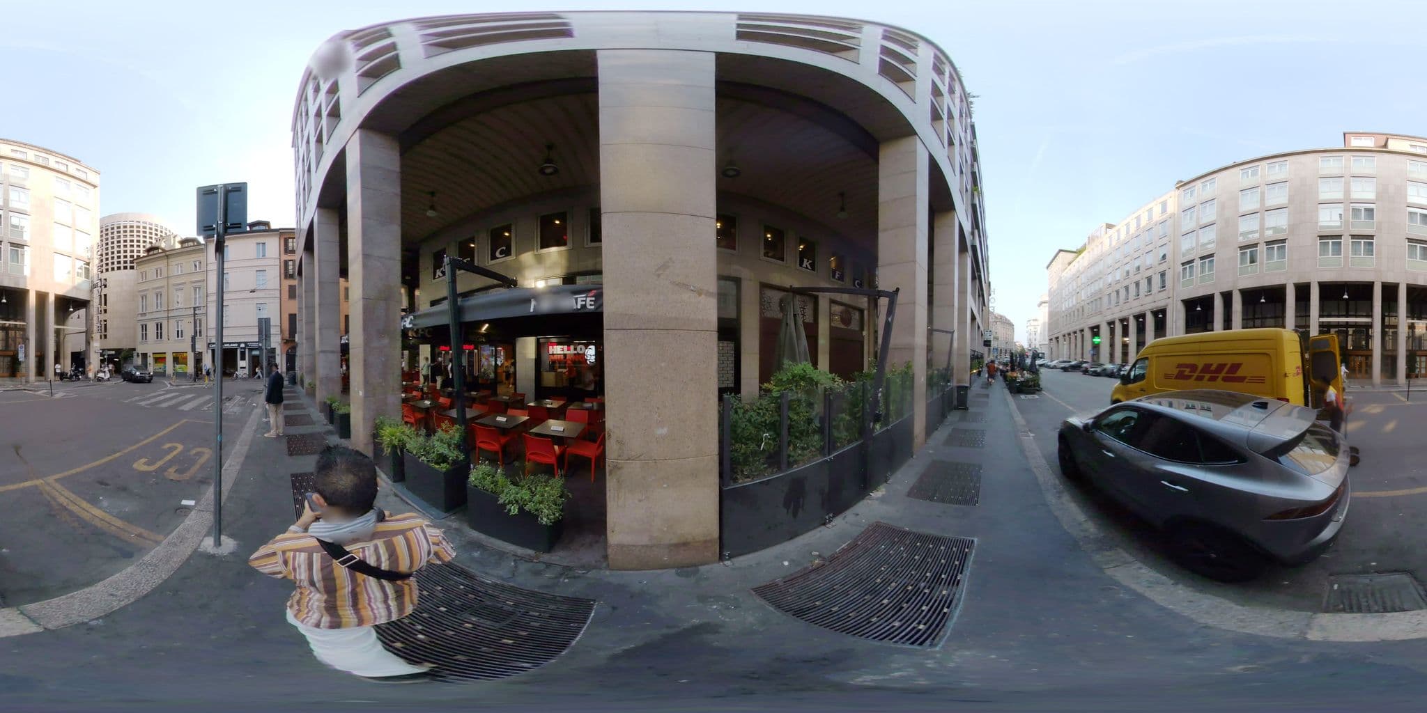 Street view near Sina de la Ville, Milan