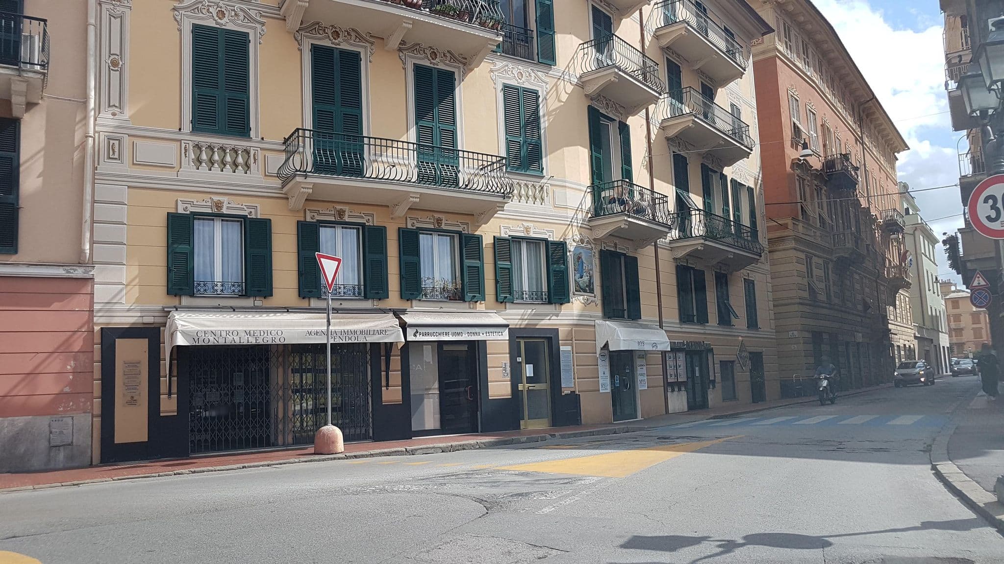 Street view near Hotel Italia e Lido, Rapallo — © jopparn (CC BY-SA · Mapillary)