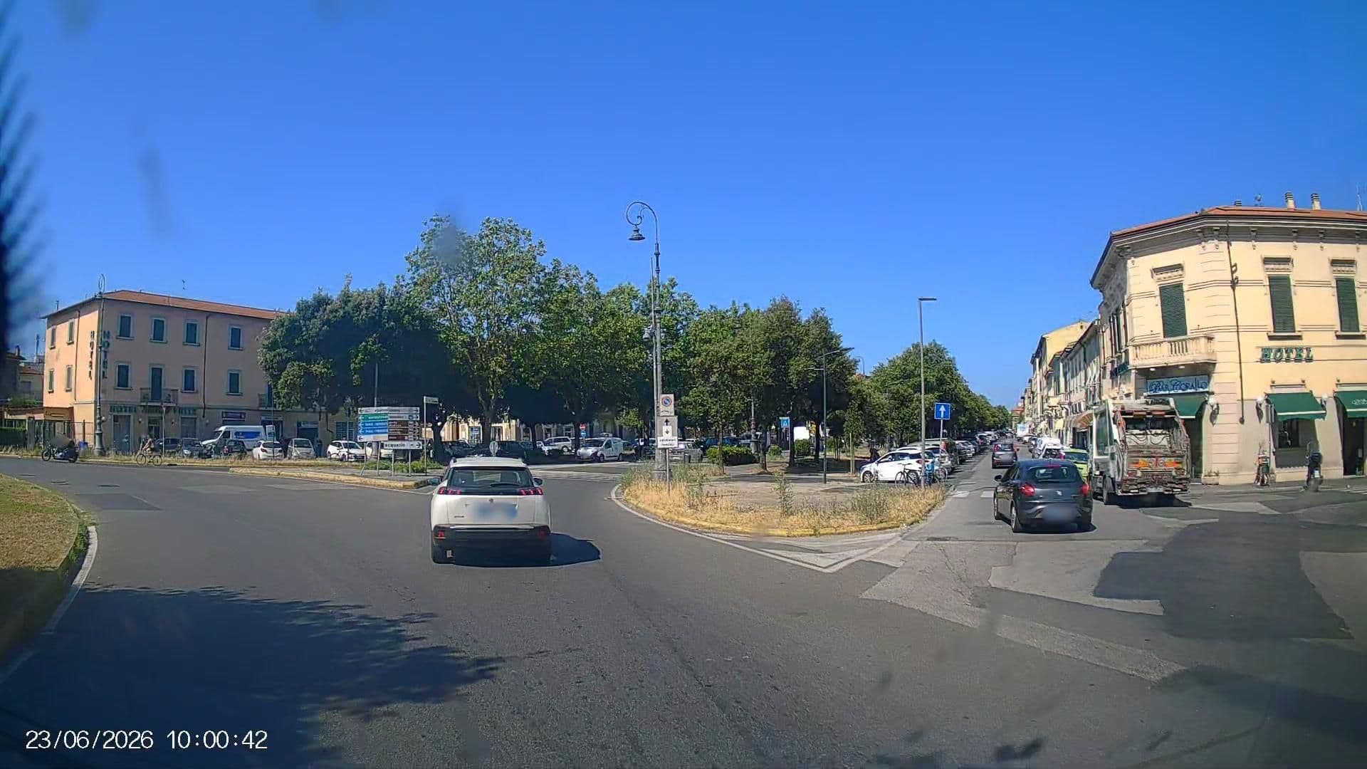 Street view near Hotel Stazione, Livorno — © renaultgt (CC BY-SA · Mapillary)