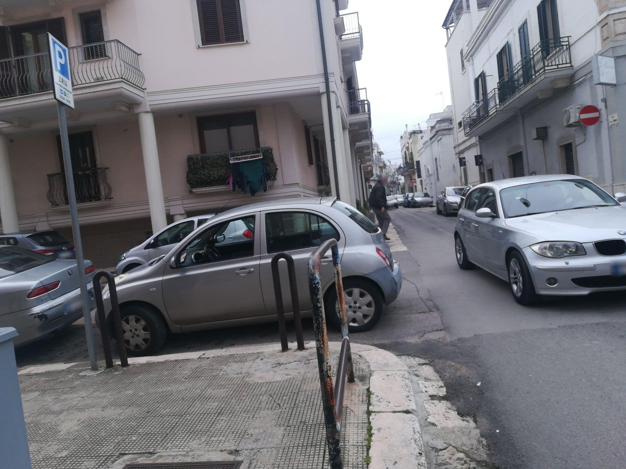 Street view near Il veliero, Polignano a Mare — © jeawrong (CC BY-SA · Mapillary)
