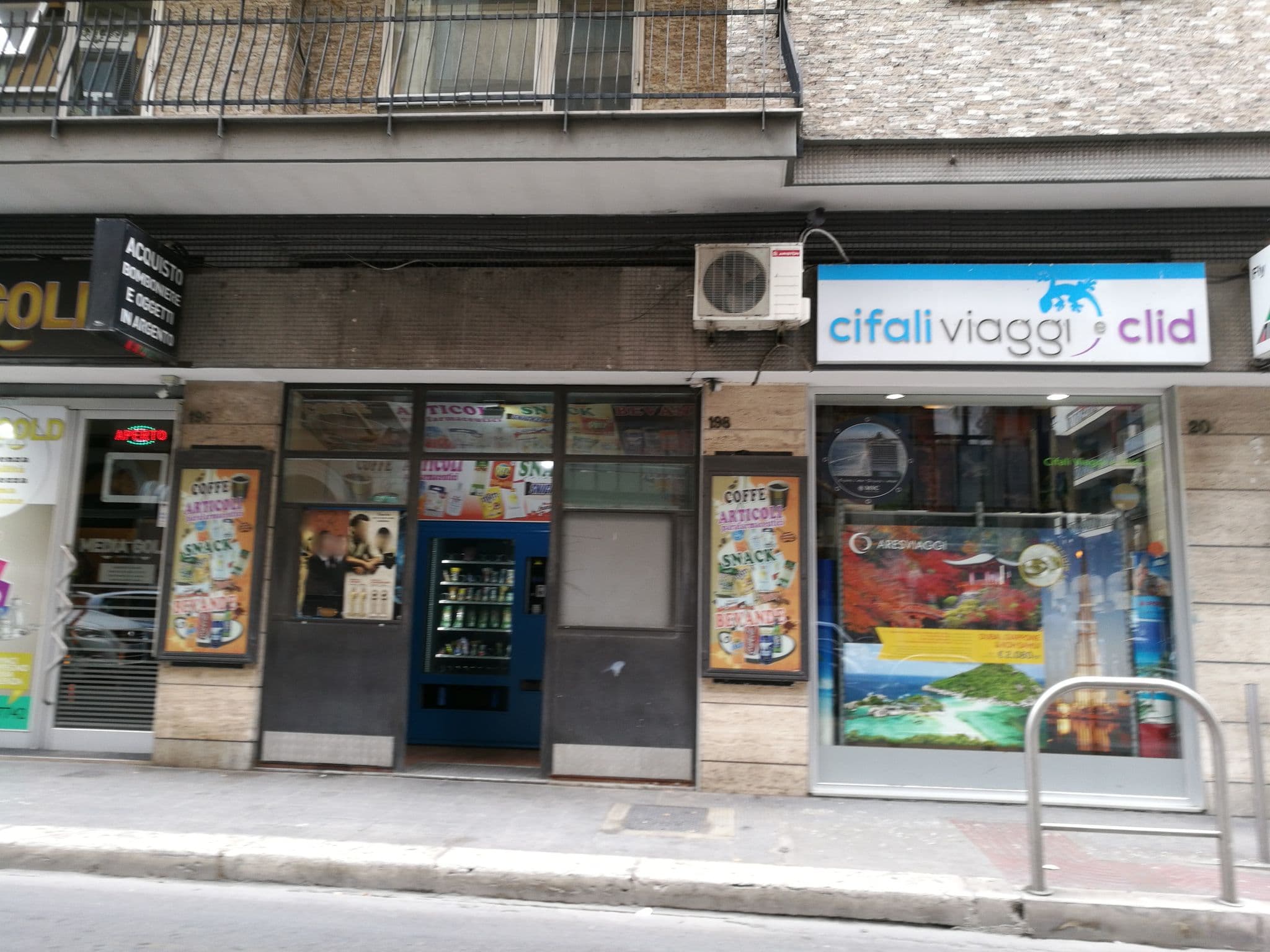 Street view near Hotel Boston, Bari — © xlapo98 (CC BY-SA · Mapillary)