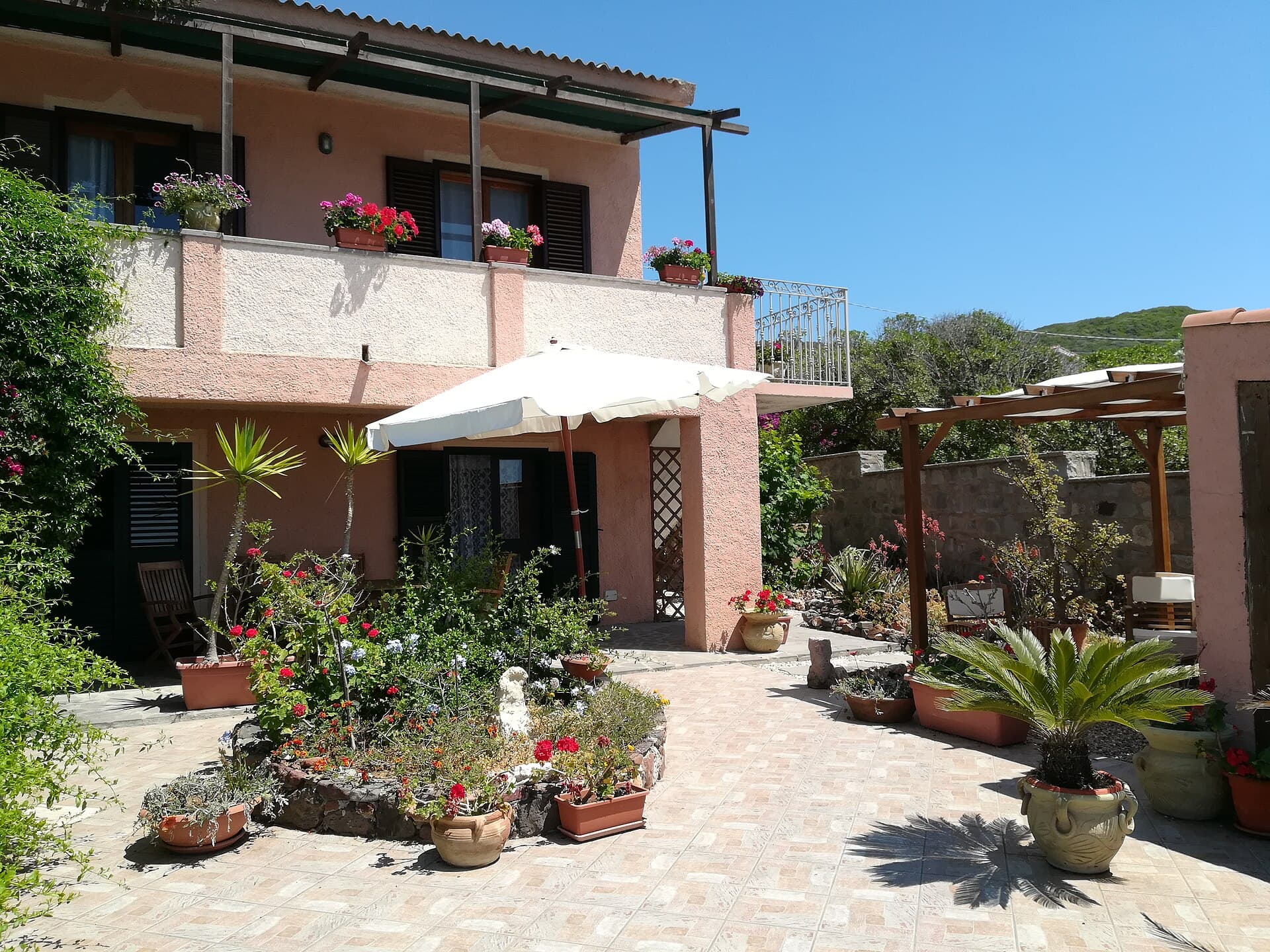Guest House Andrea e Valentina (via Wikimedia Commons, CC BY-SA 4.0)