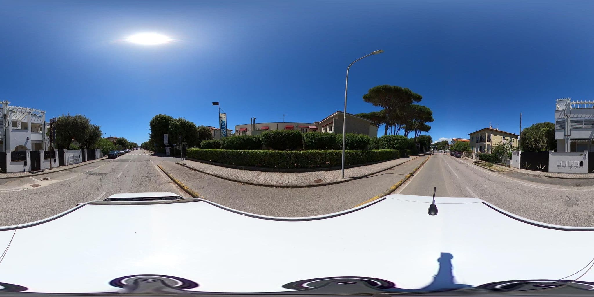 Street view near Kontiki, San Vincenzo — © momix (CC BY-SA · Mapillary)