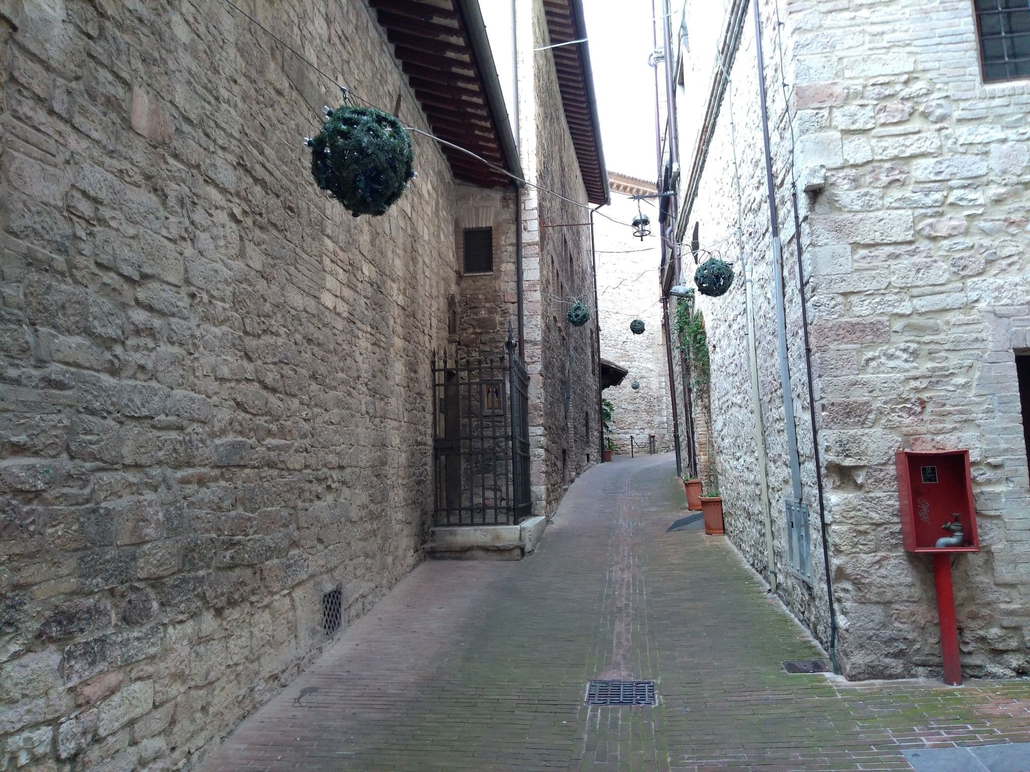 Street view near Hotel dei Priori, Assisi — © mircozorzo (CC BY-SA · Mapillary)
