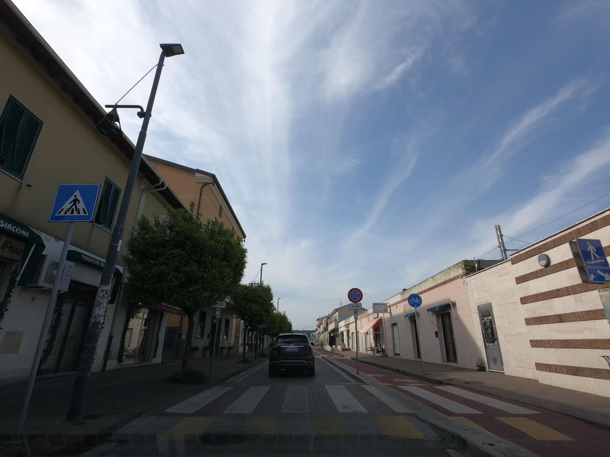 Street view near Hotel Rosignano, Rosignano Solvay-Castiglioncello — © momix (CC BY-SA · Mapillary)