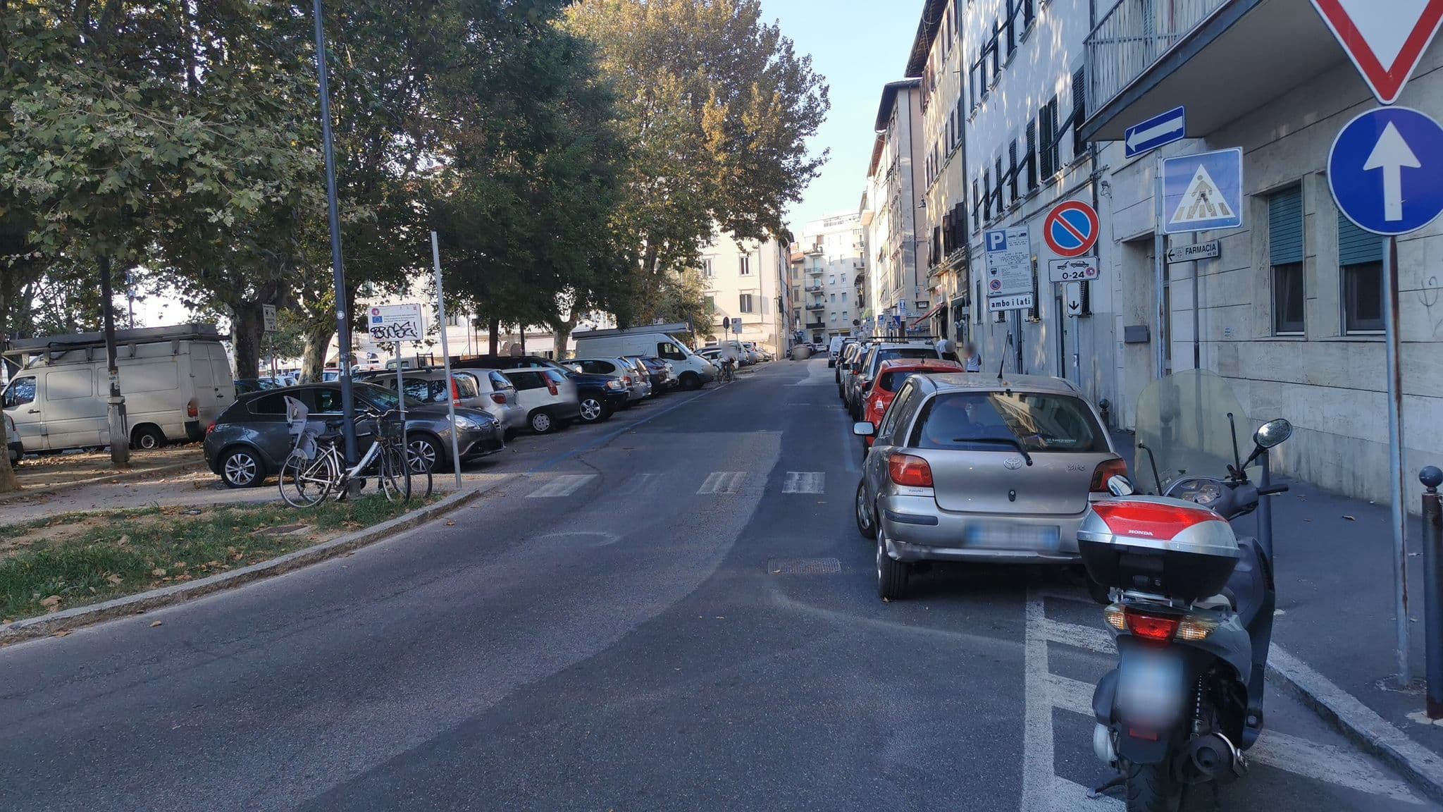 Street view near Hotel Boston, Livorno — © federicodebetto (CC BY-SA · Mapillary)