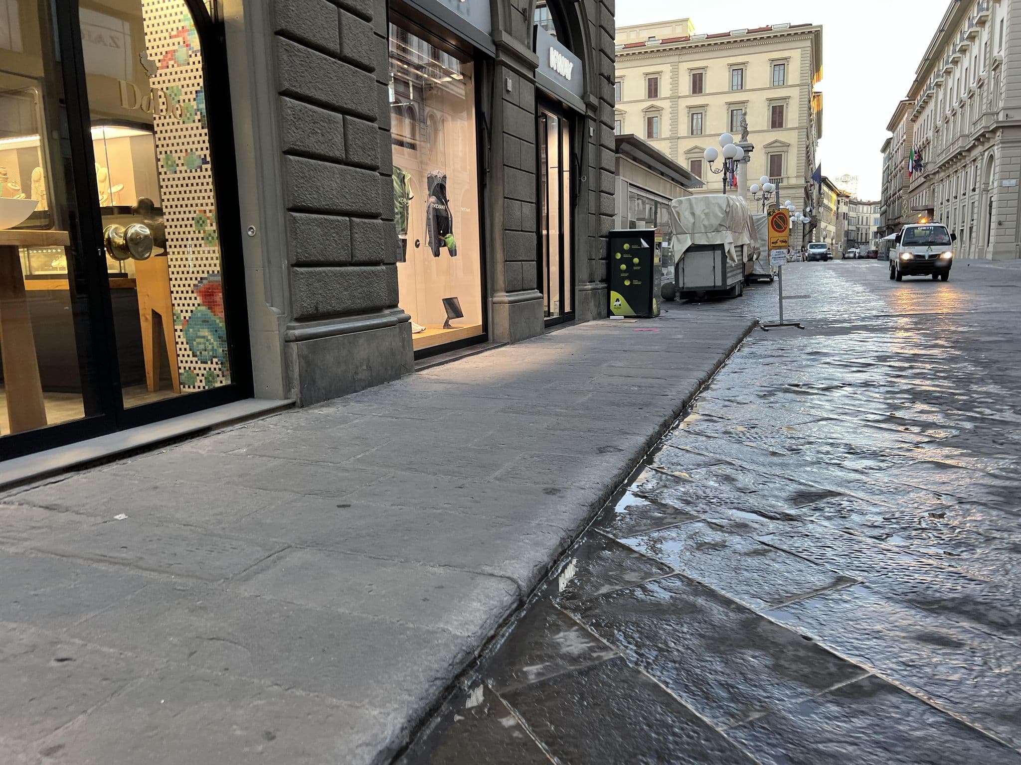 Street view near BB Repubblica, Florence