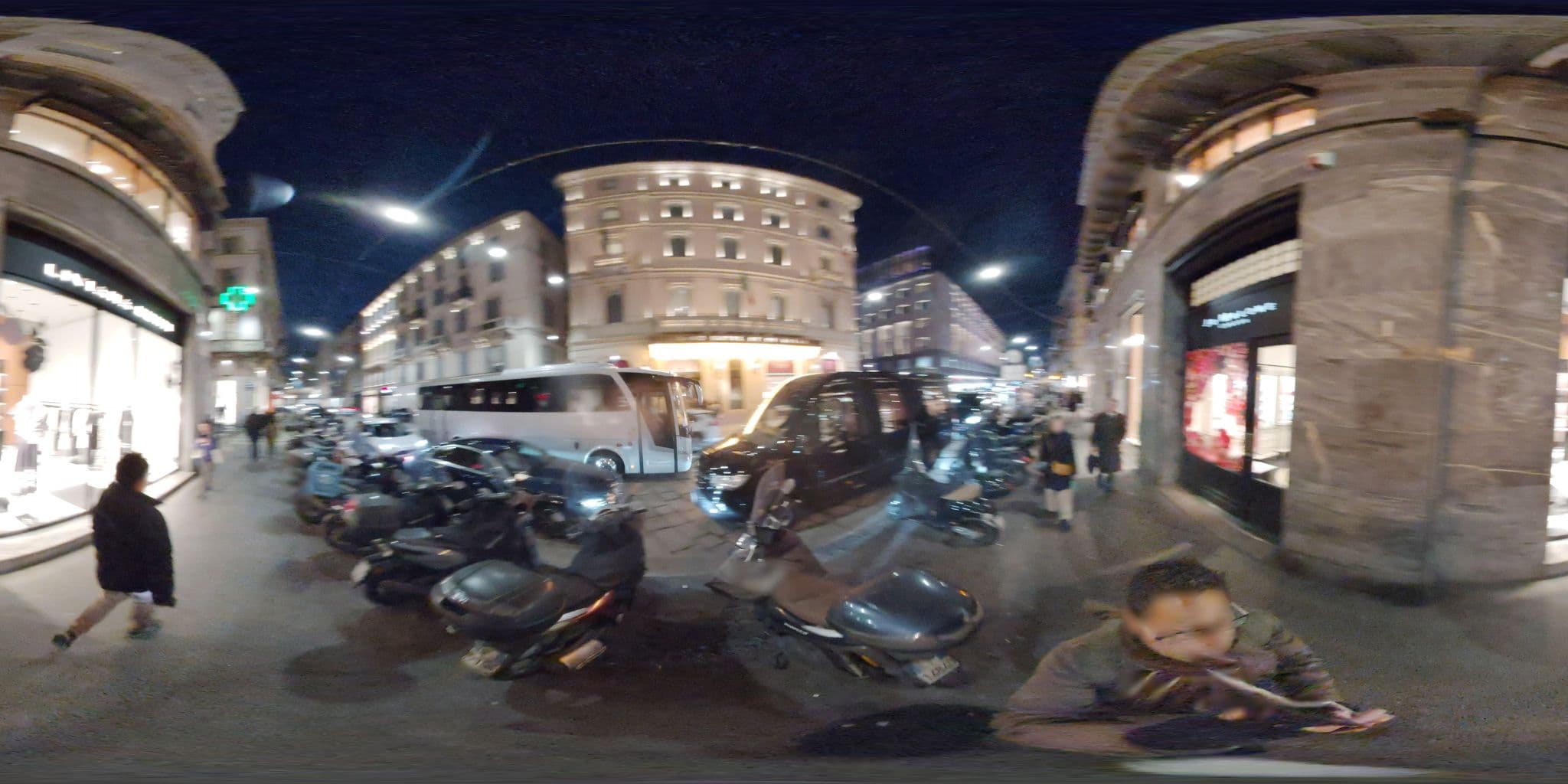 Street view near Grand Hotel Et De Milan, Brera