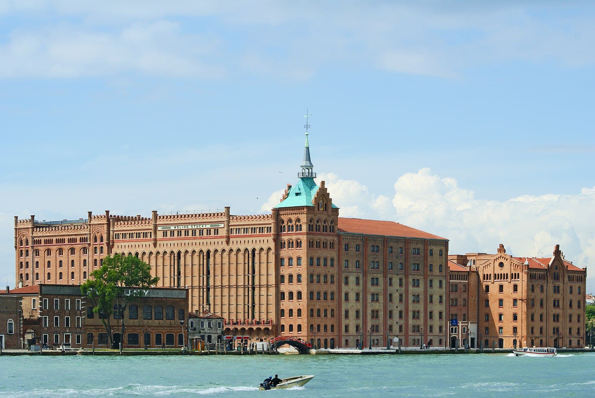 Hilton Molino Stucky Venice (via Wikimedia Commons, CC BY-SA 4.0)