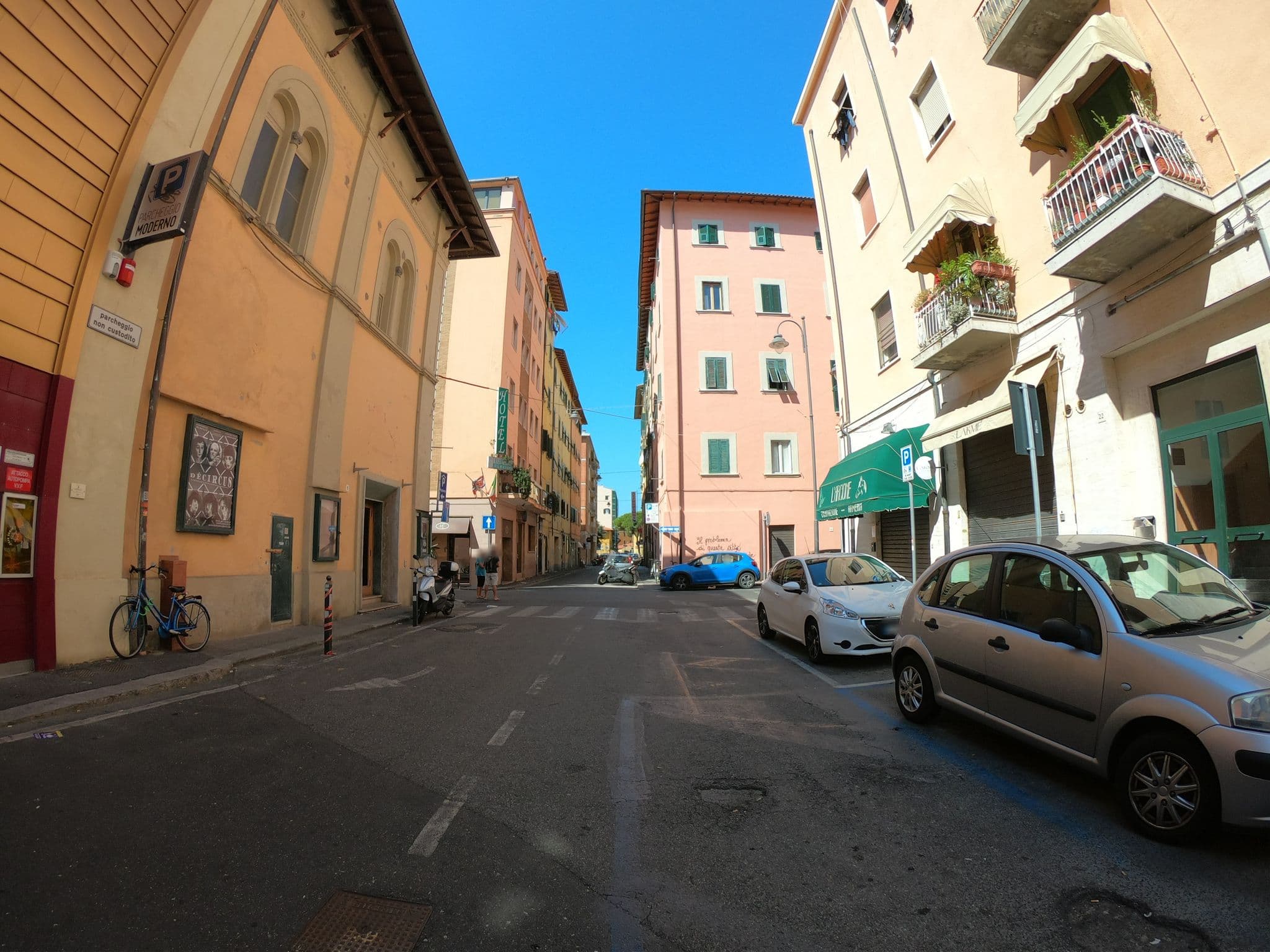 Street view near Hotel Europa, Livorno — © momix (CC BY-SA · Mapillary)
