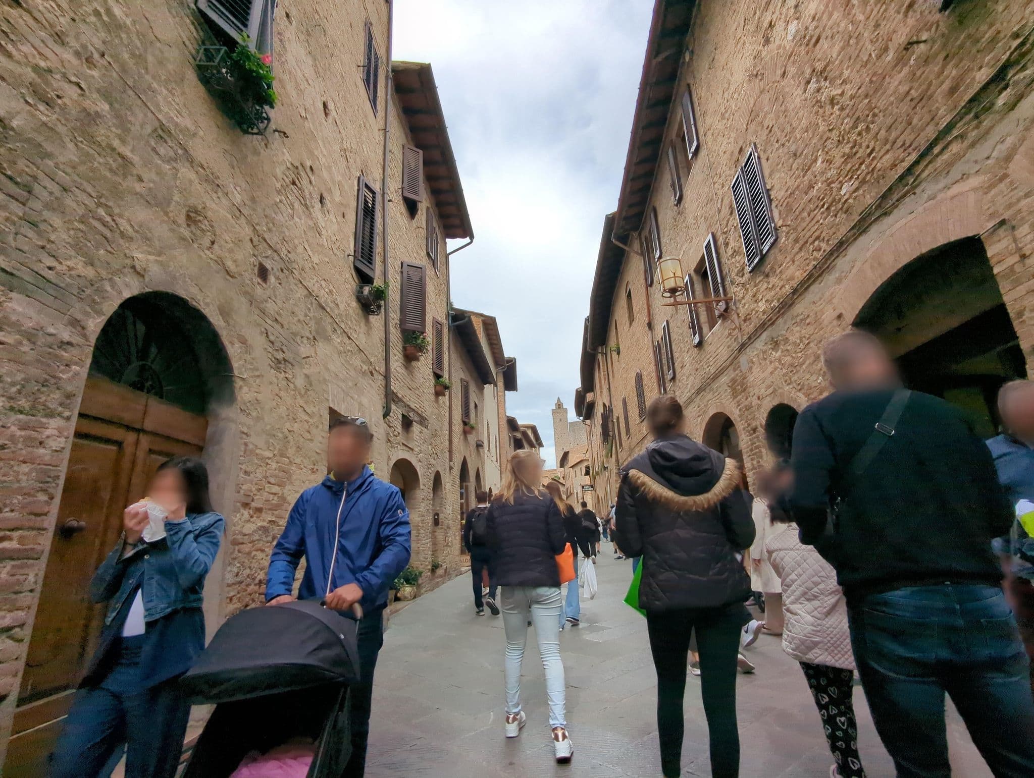 Street view near Hotel Belsoggiorno, San Gimignano — © ente (CC BY-SA · Mapillary)