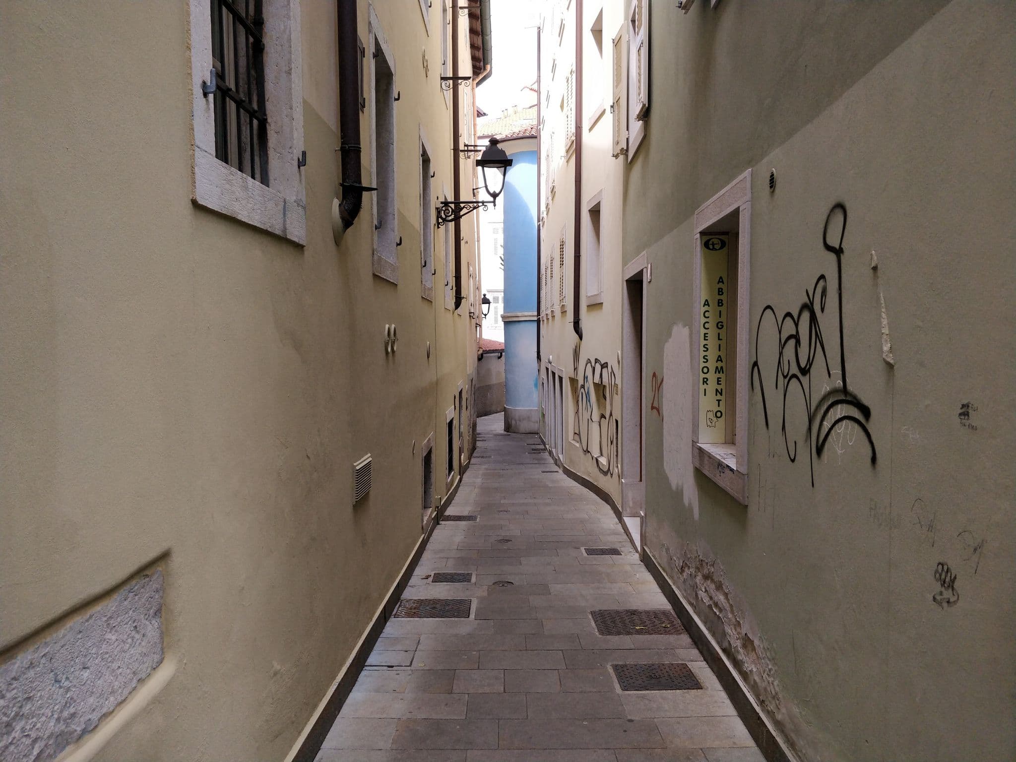 Street view near Albero Nascosto, Trieste — © publicvoit (CC BY-SA · Mapillary)