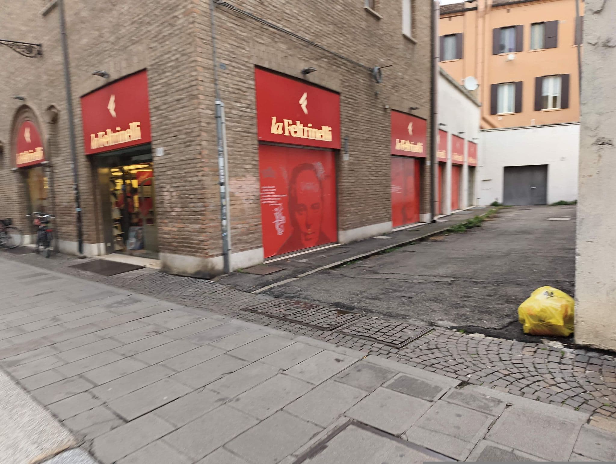 Street view near Hotel Annunziata, Ferrara — © marcuscalabresus (CC BY-SA · Mapillary)