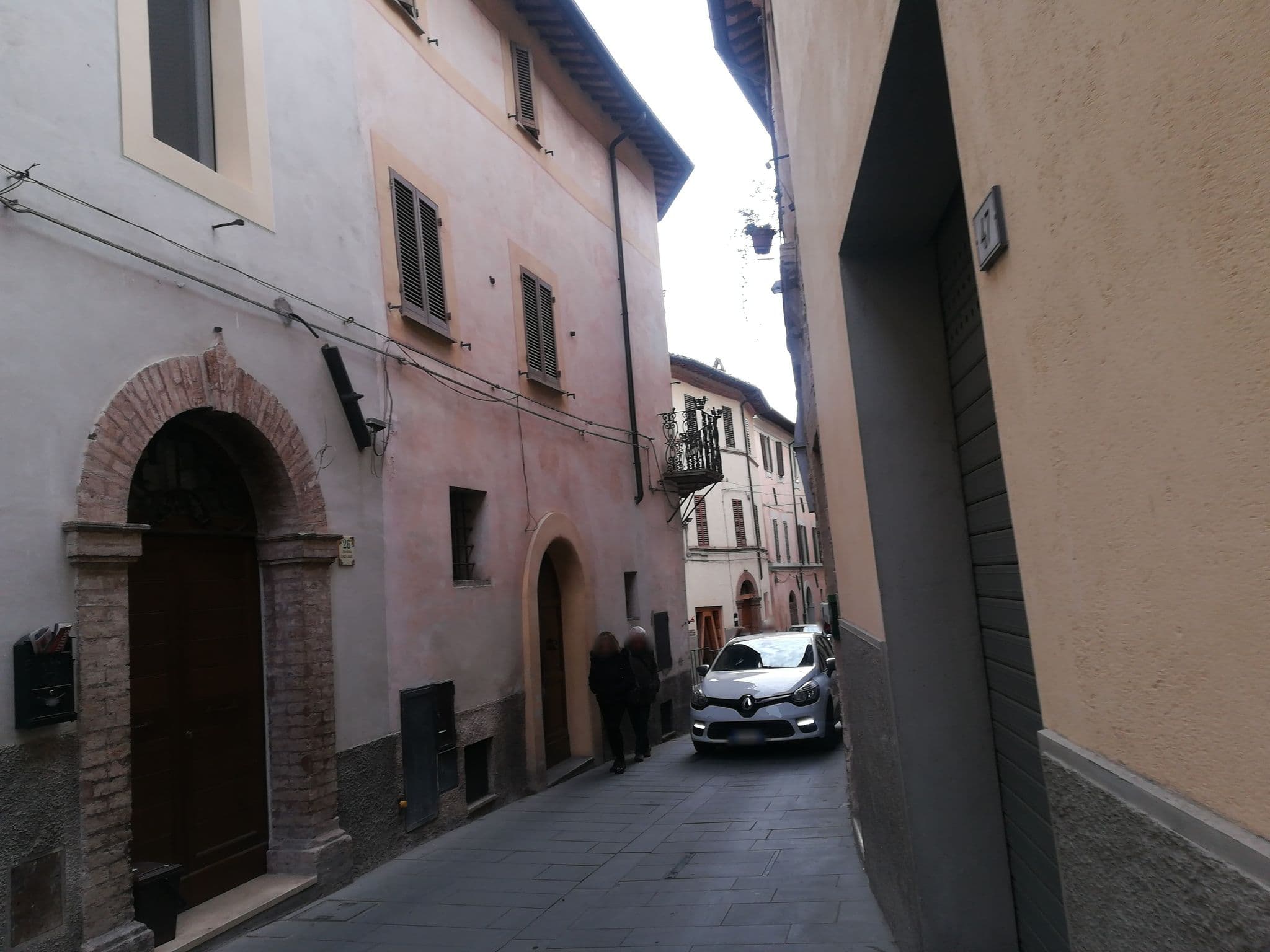 Street view near Albergo del Teatro, Spello — © jeawrong (CC BY-SA · Mapillary)