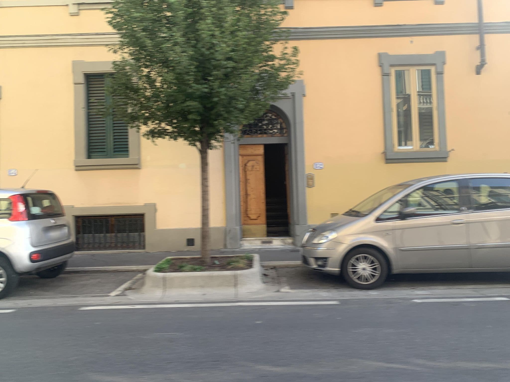 Street view near Hotel Dalmazia, Florence — © robot8a (CC BY-SA · Mapillary)