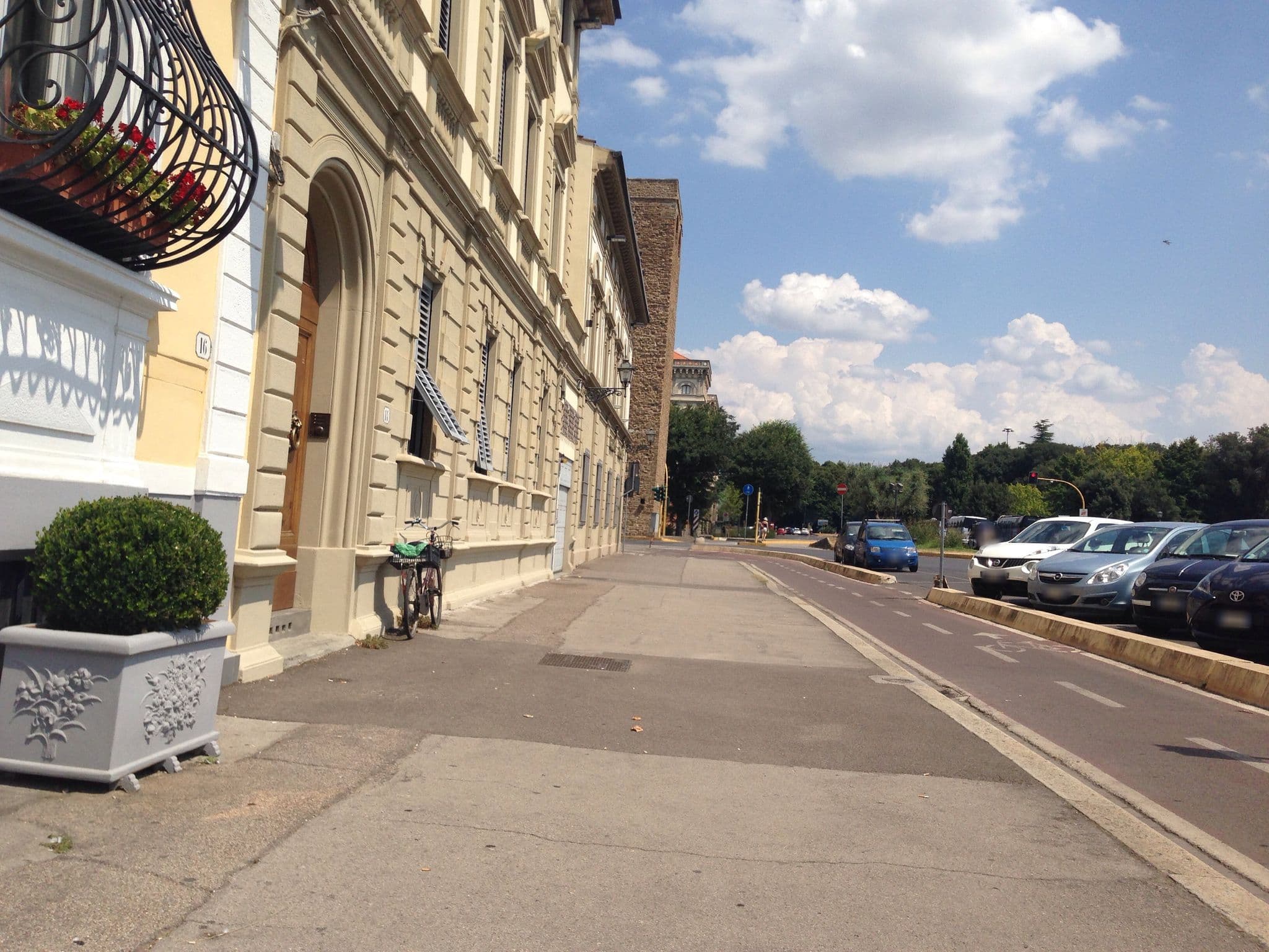Street view near Hotel River, Campo di Marte — © scribblemaniac (CC BY-SA · Mapillary)