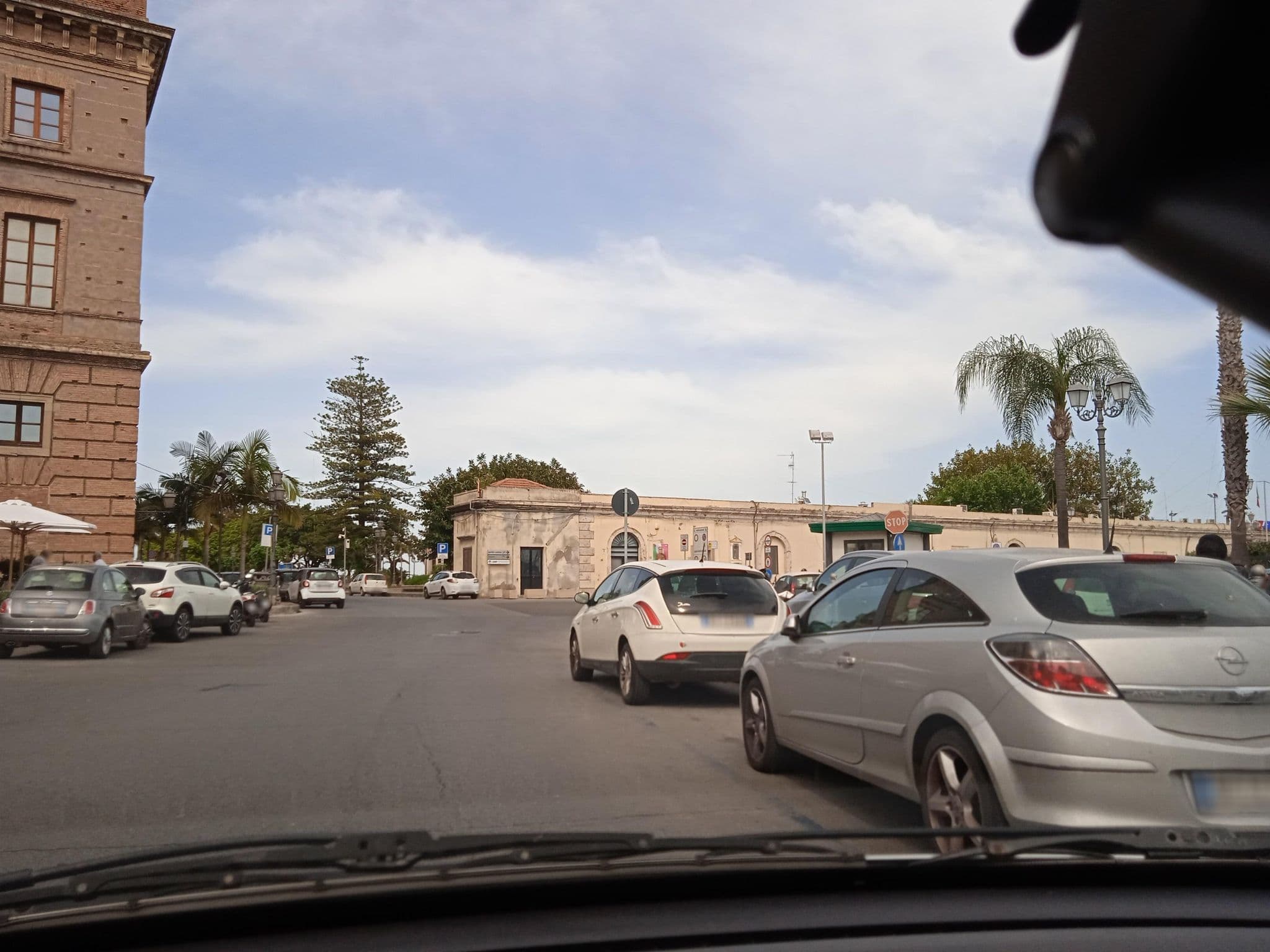 Street view near Cassisi, Milazzo — © p8fy9y9fs (CC BY-SA · Mapillary)