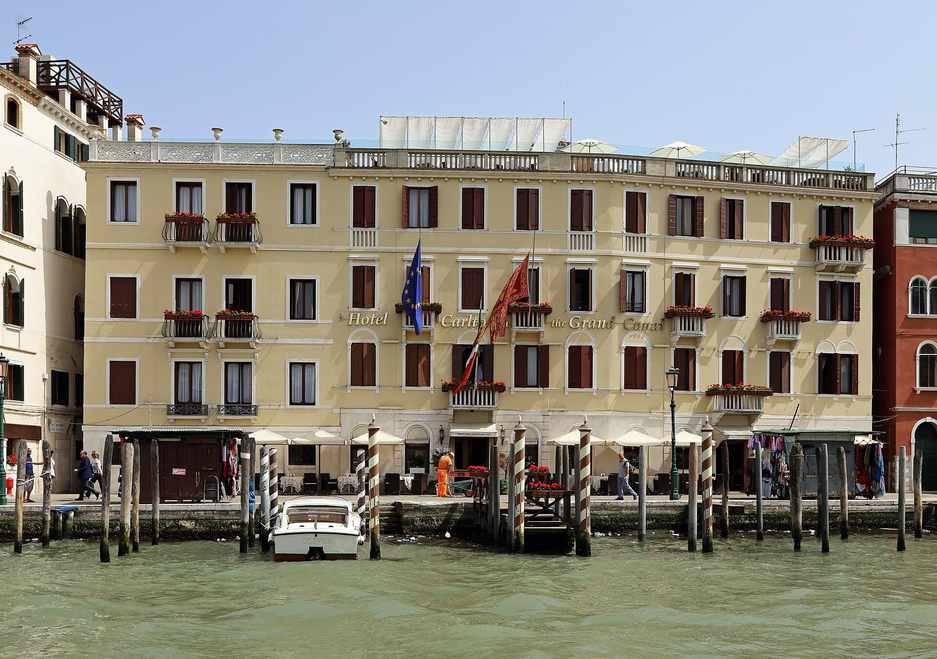 Hotel Carlton on the Grand Canal (via Wikimedia Commons, CC BY 3.0)