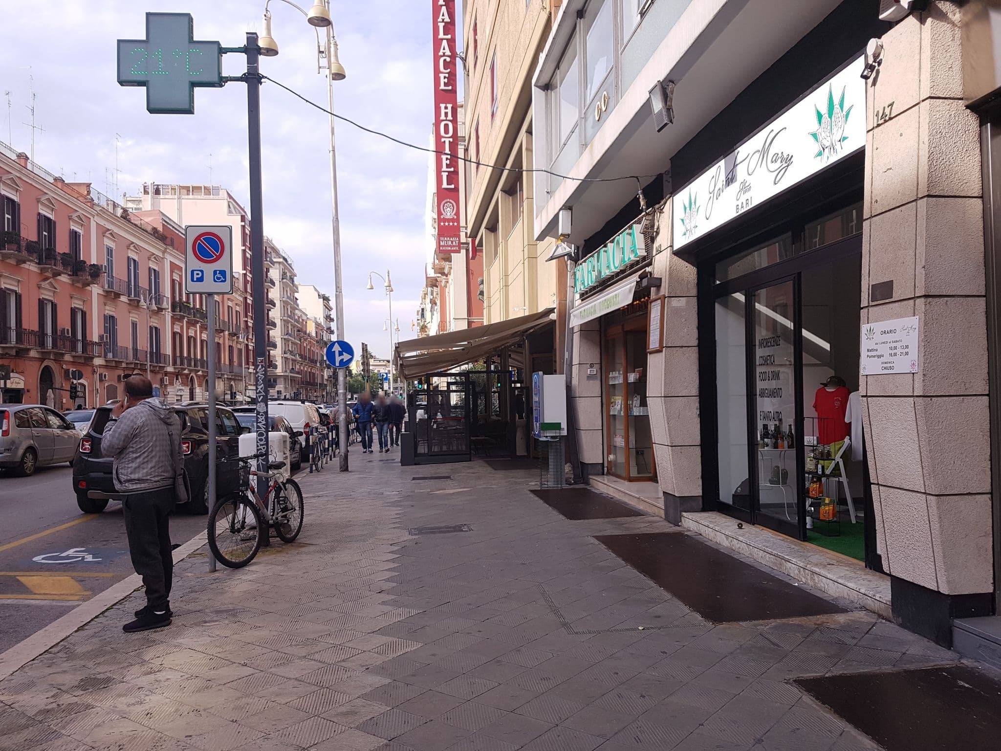 Street view near Palace Hotel, Bari — © vitomarcorubino (CC BY-SA · Mapillary)