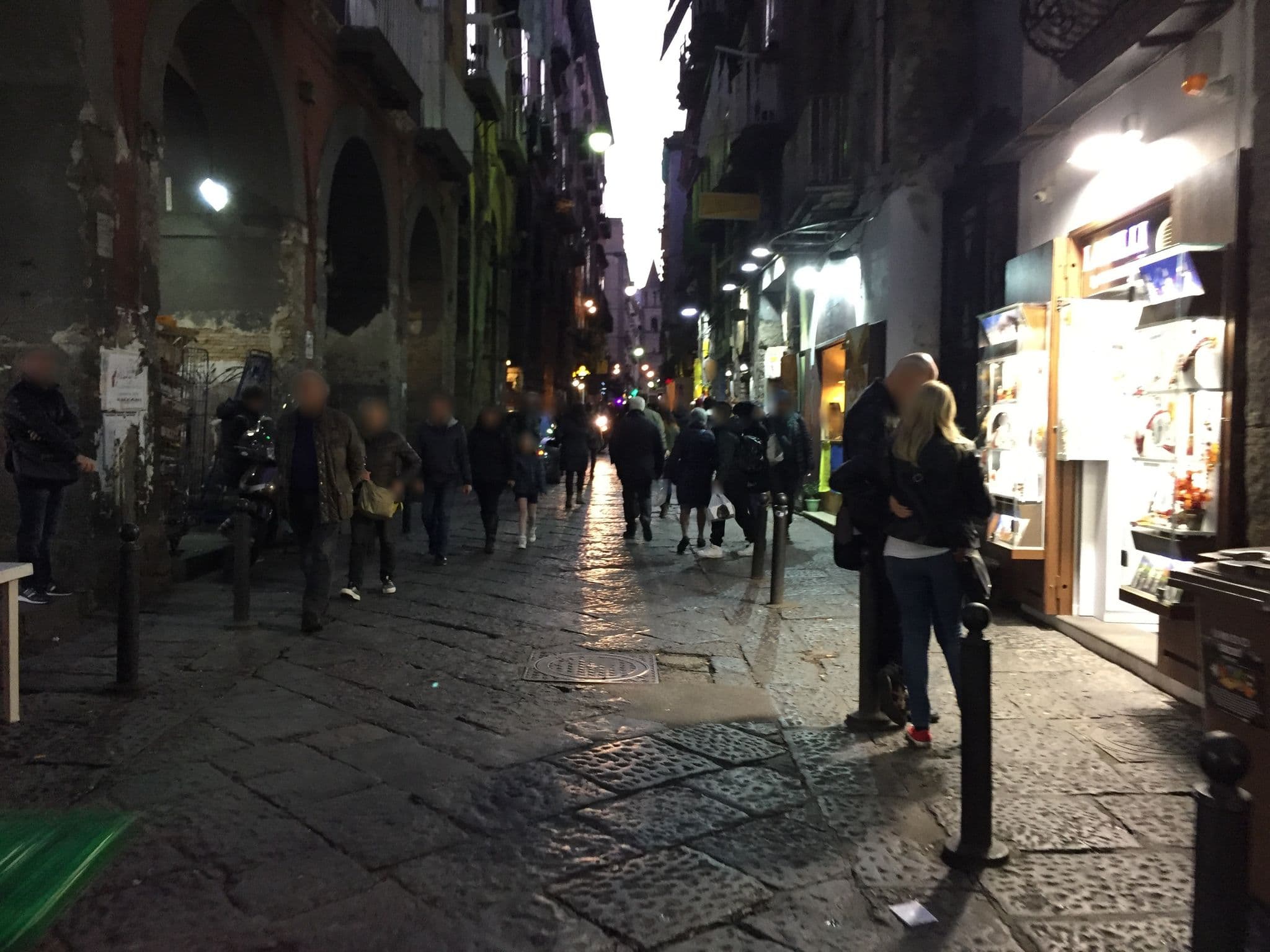 Street view near La Casa dei Gigli, Pendino — © dvdmgl (CC BY-SA · Mapillary)