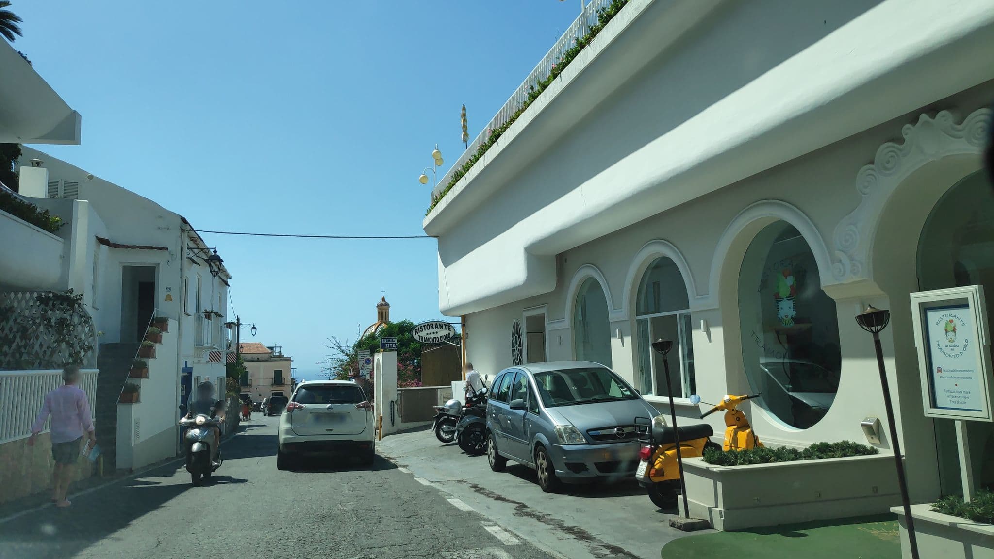 Street view near Le Fioriere hotel, Praiano — © marcuscalabresus (CC BY-SA · Mapillary)