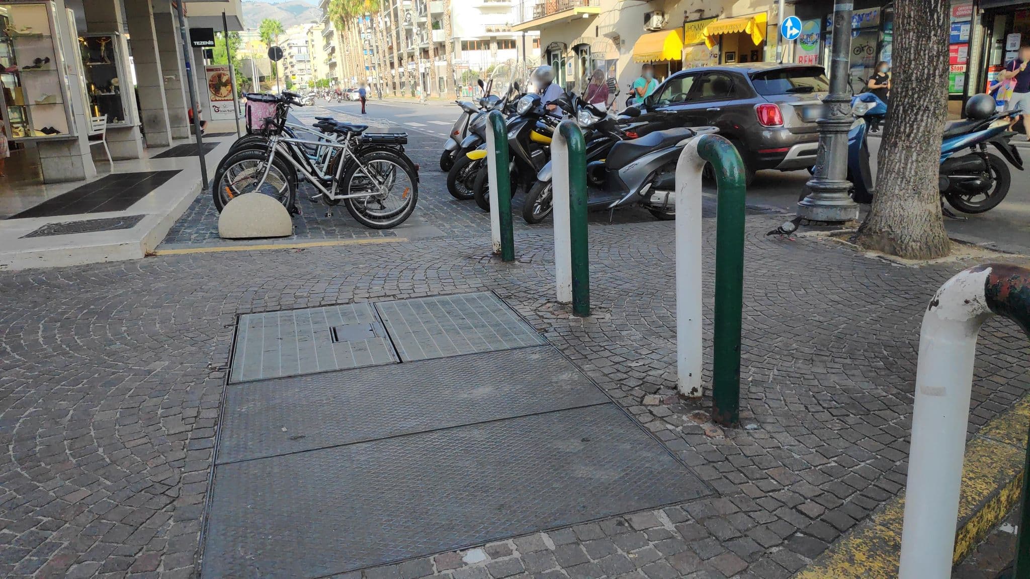 Street view near Hotel Nice, Sorrento — © marcuscalabresus (CC BY-SA · Mapillary)