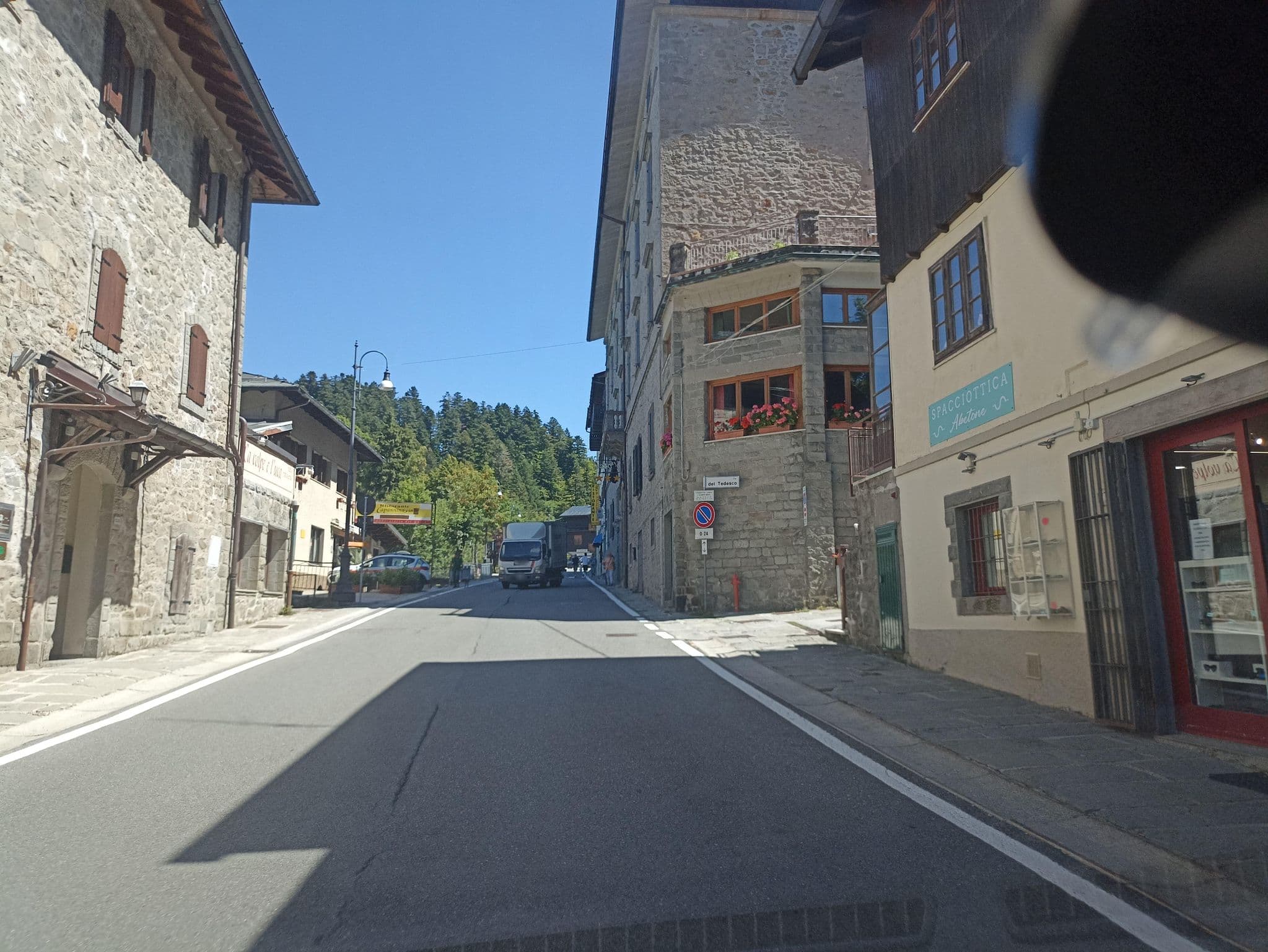 Street view near Miramonti, Sestola — © massic80 (CC BY-SA · Mapillary)