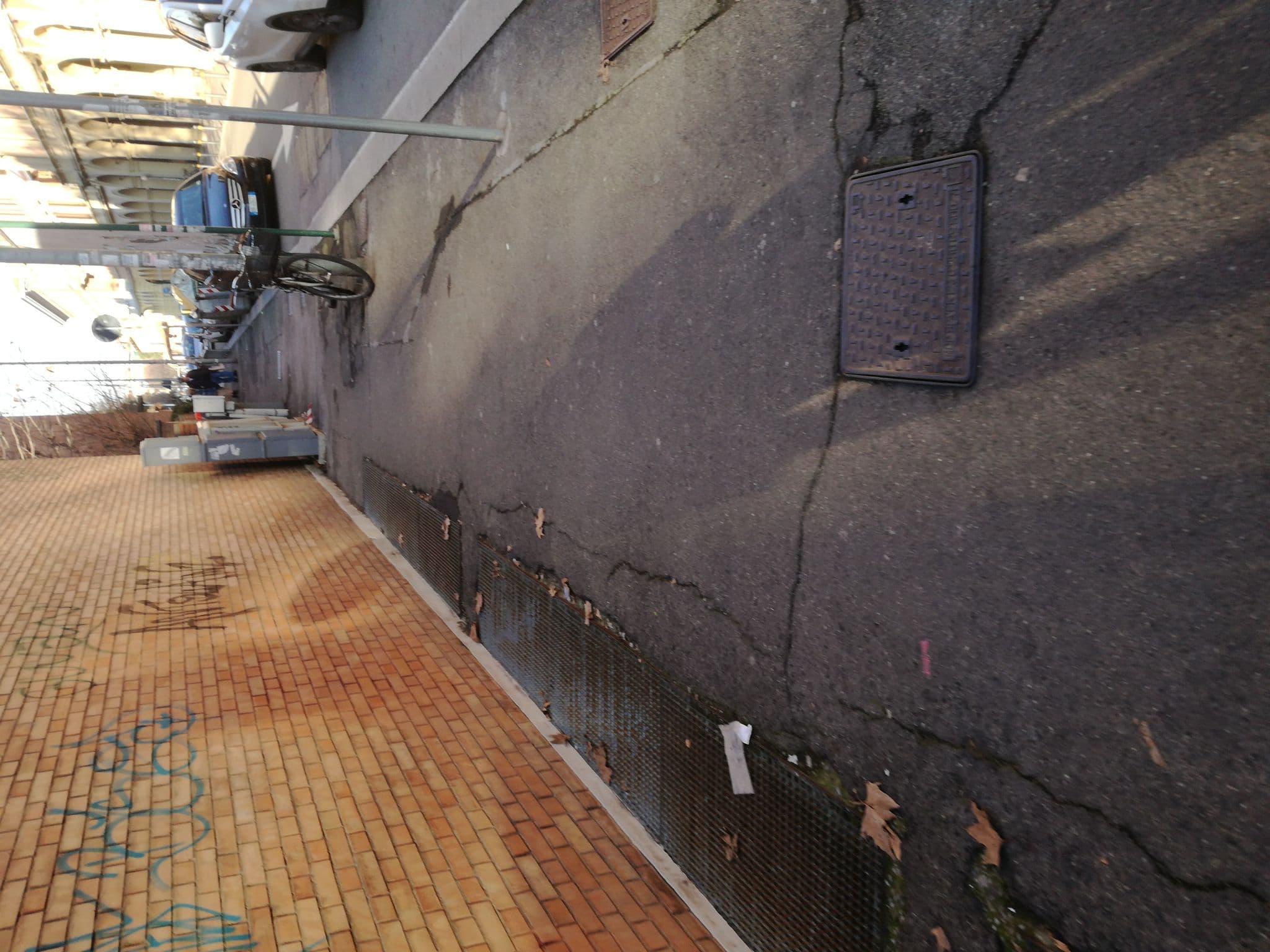 Street view near Hotel Blumen, Bologna