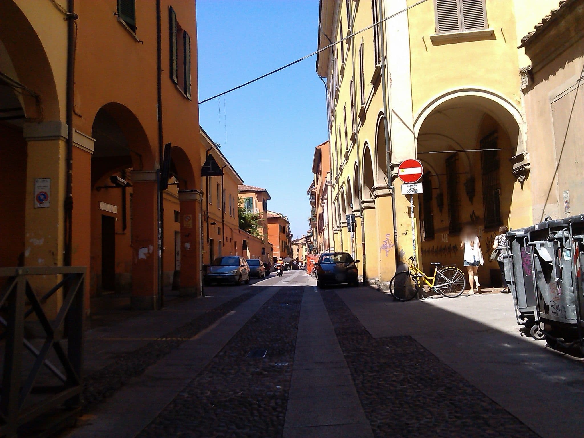 Street view near La Corte del Pratello, Bologna
